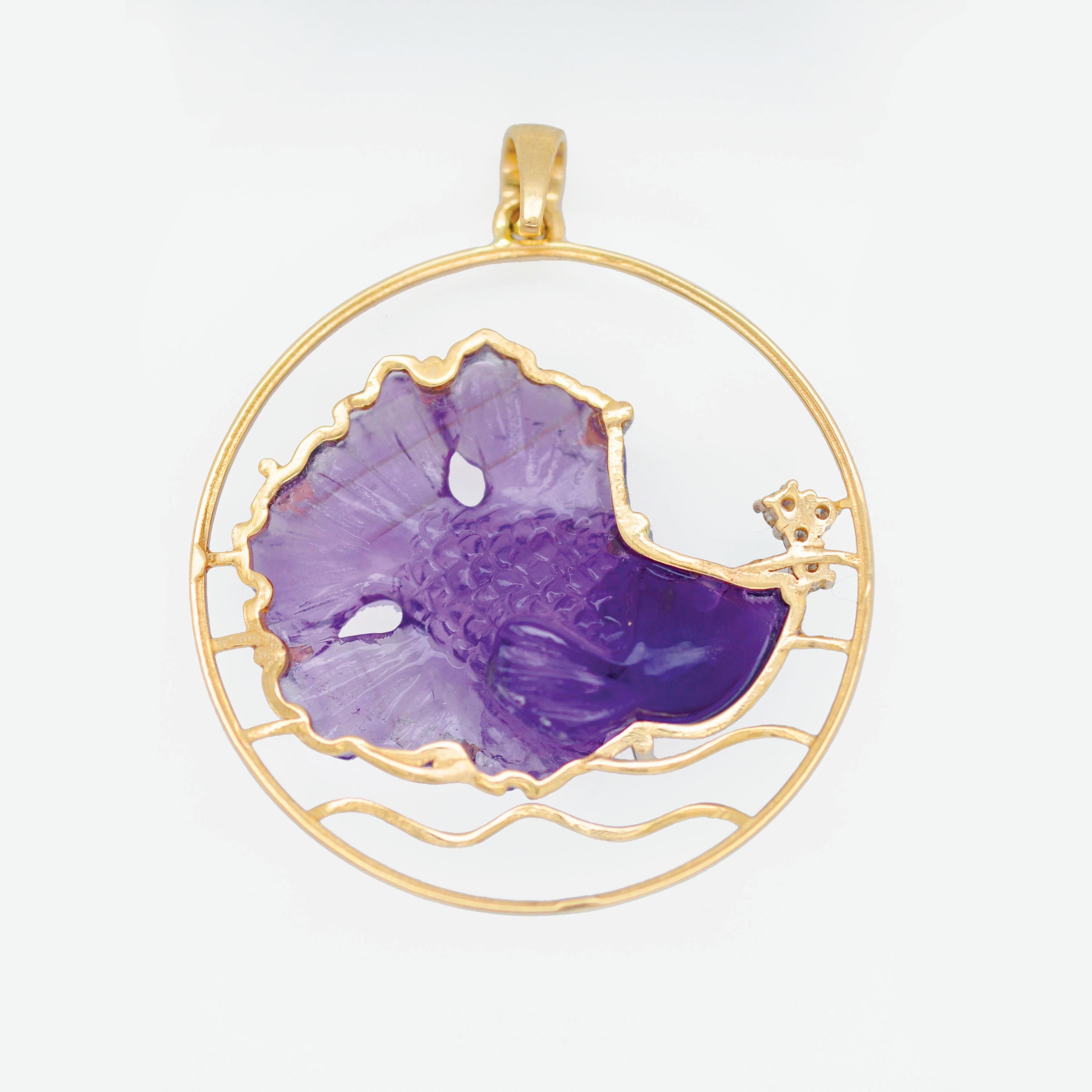 14 Karat Yellow Gold Hand-Carved Amethyst Fish Diamond Pendant Necklace For Sale 2