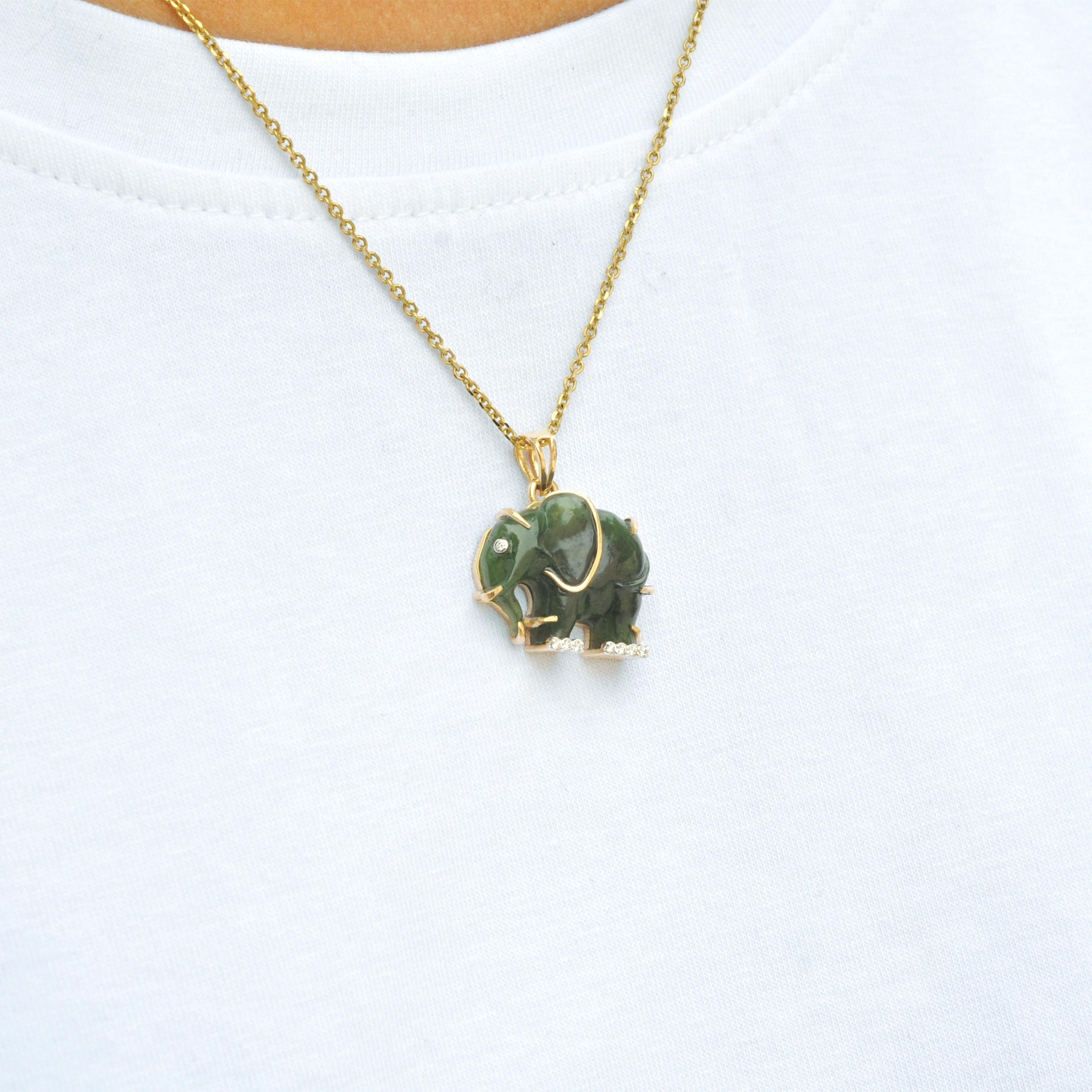 Collier pendentif éléphant en or jaune 14 carats, sculpté à la main, en jade néphrite et diamant en vente 6