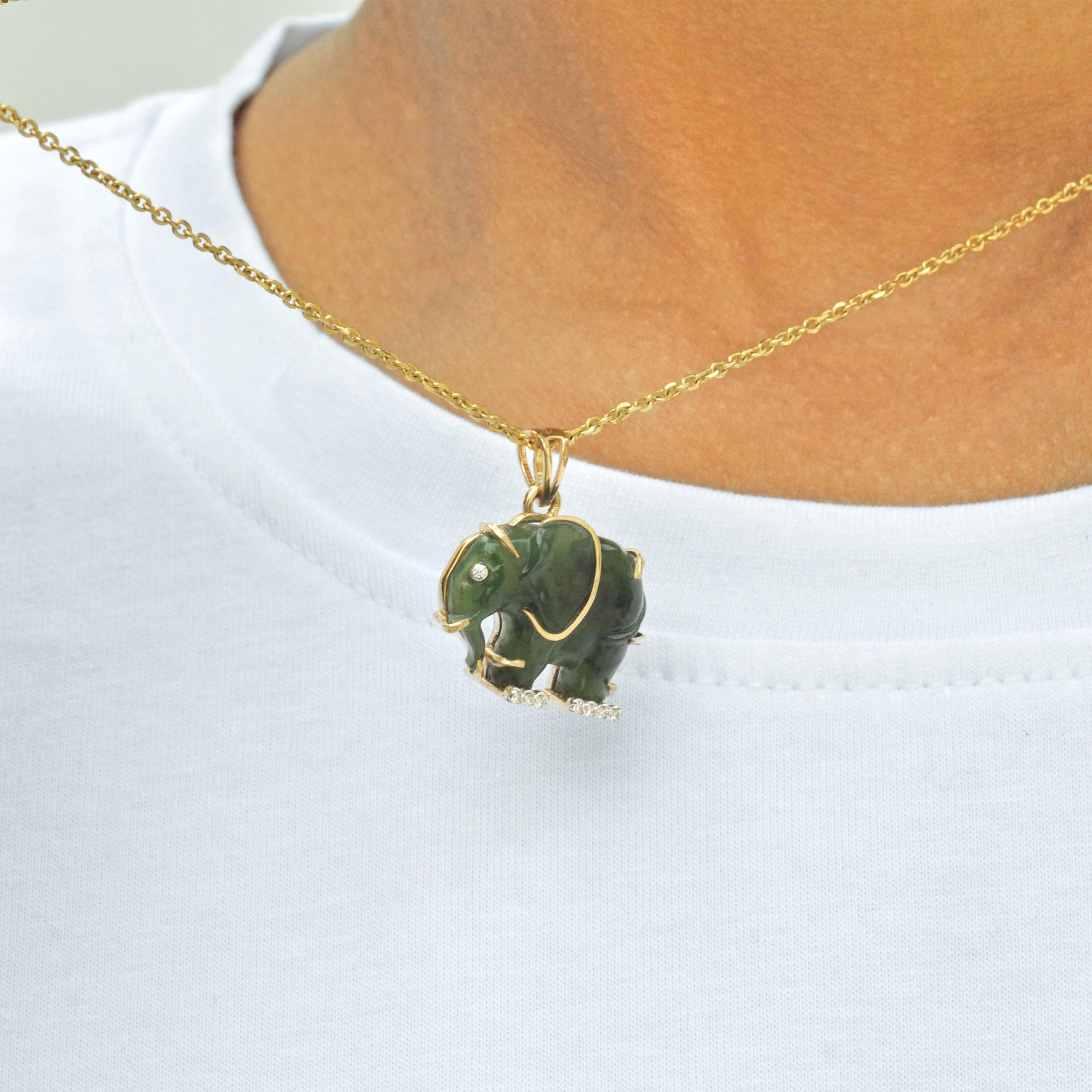 Collier pendentif éléphant en or jaune 14 carats, sculpté à la main, en jade néphrite et diamant en vente 7
