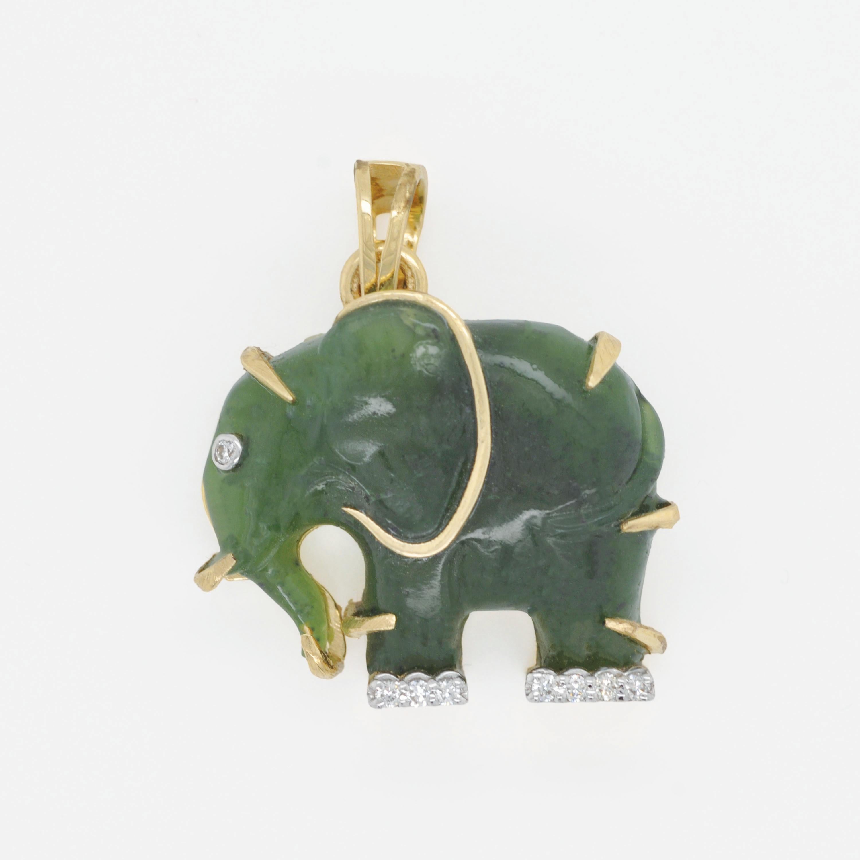 Collier pendentif éléphant en or jaune 14 carats, sculpté à la main, en jade néphrite et diamant Neuf - En vente à Jaipur, Rajasthan