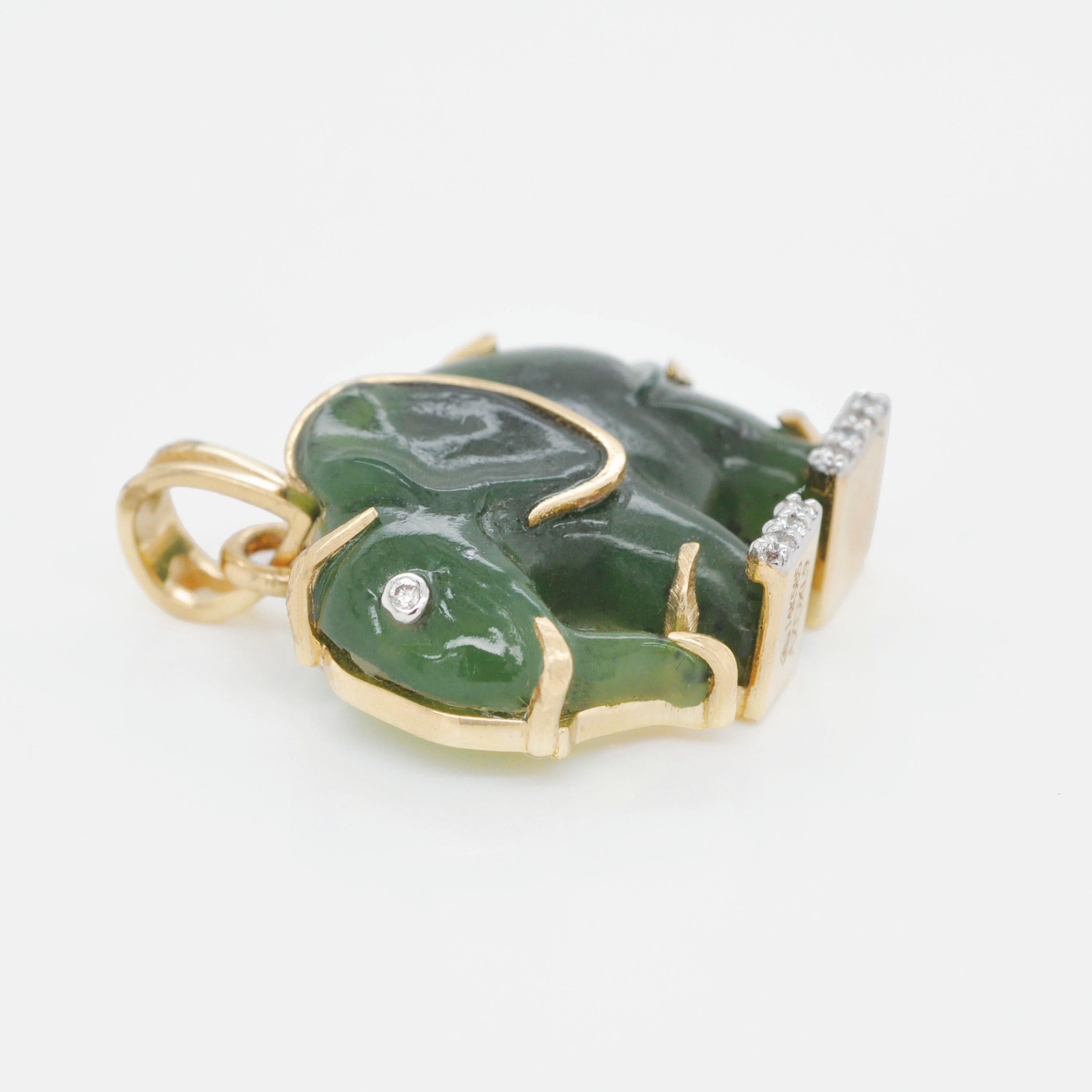 Collier pendentif éléphant en or jaune 14 carats, sculpté à la main, en jade néphrite et diamant en vente 2