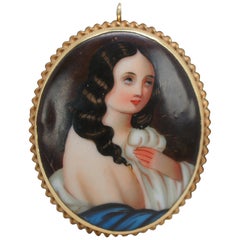 Pendentif broche portrait camée en or jaune 14 carats et porcelaine peinte à la main