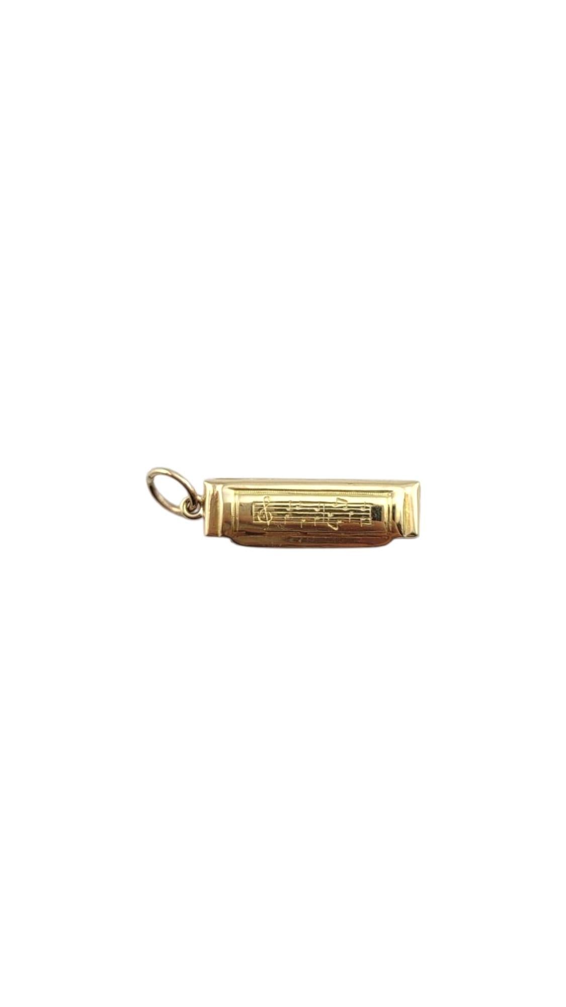 Amuleto de armónica de oro amarillo de 14 quilates-

Musical, detallado y dorado: este amuleto de armónica de oro amarillo de 14 quilates es la nota perfecta para los amantes de la música.

Tamaño: 22,4 mm X 6,3 mm X 4,3 mm

Longitud Con Fianza: