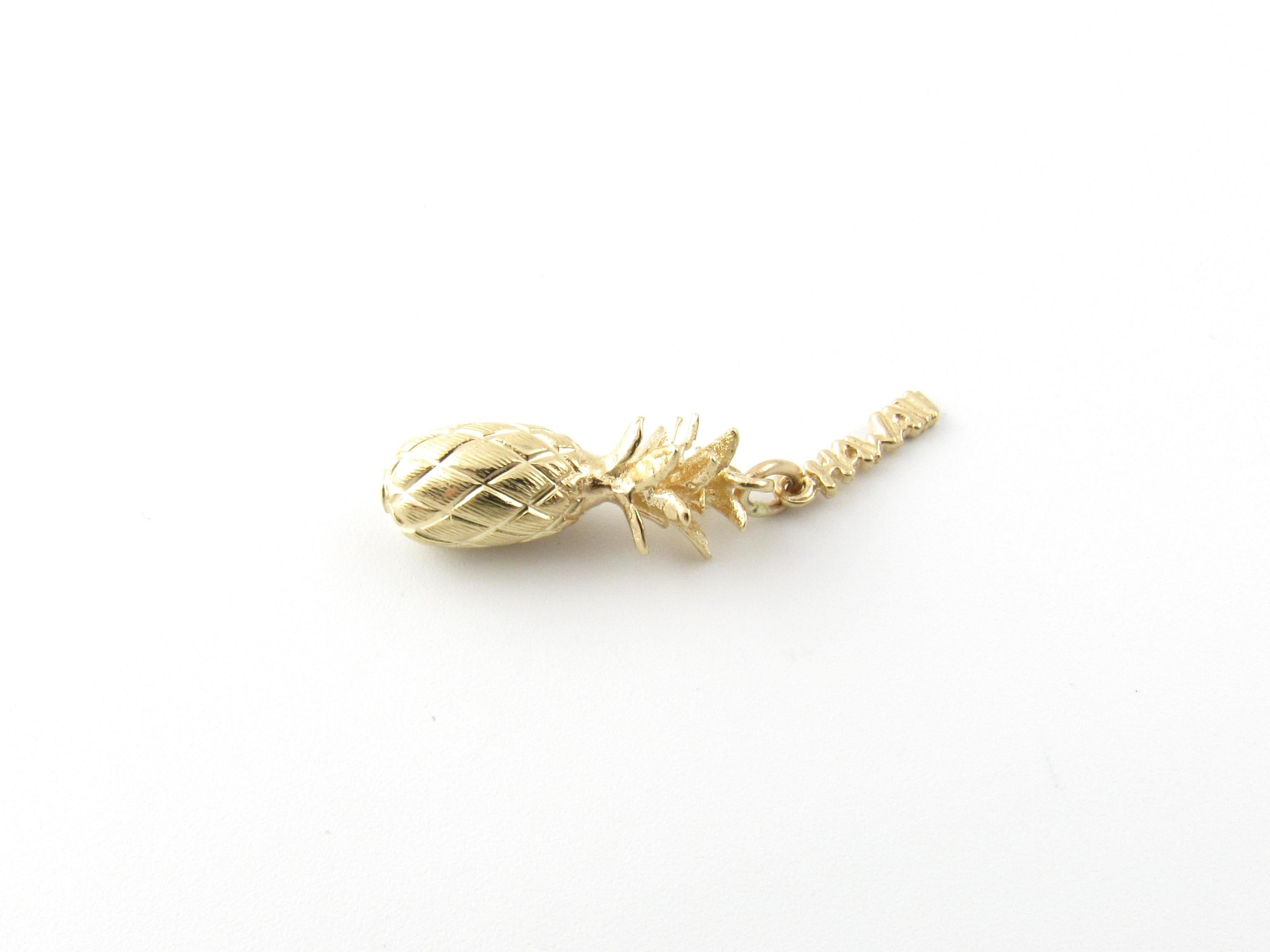 Vintage 14 Karat Yellow Gold Hawaii Pineapple Charm

Perfect addition to your travel charm collection!

This lovely charm features a miniature pineapple and a 