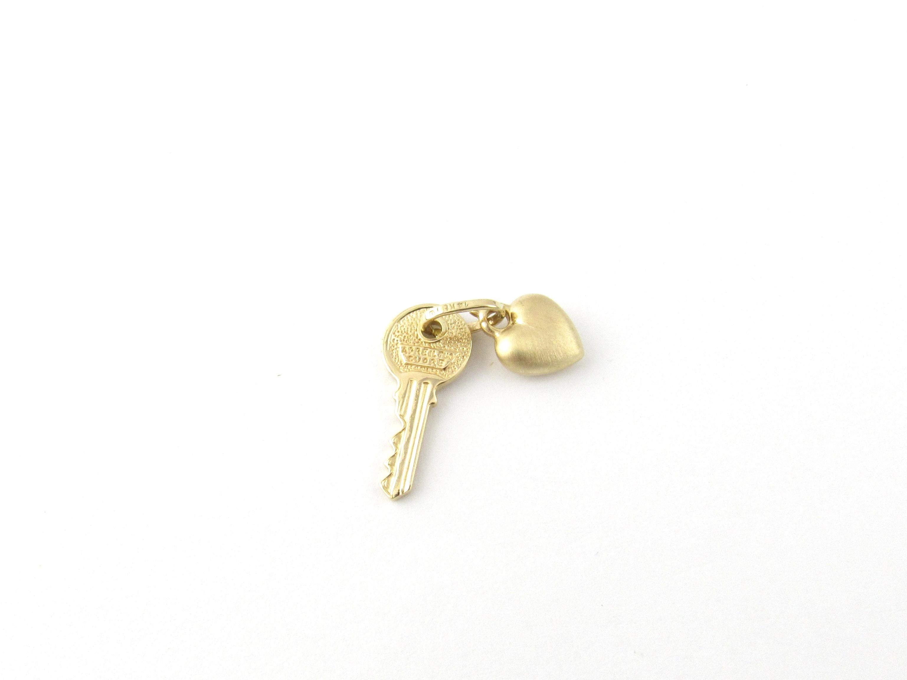 14 Karat Yellow Gold Heart and Key Charm In Good Condition In Washington Depot, CT