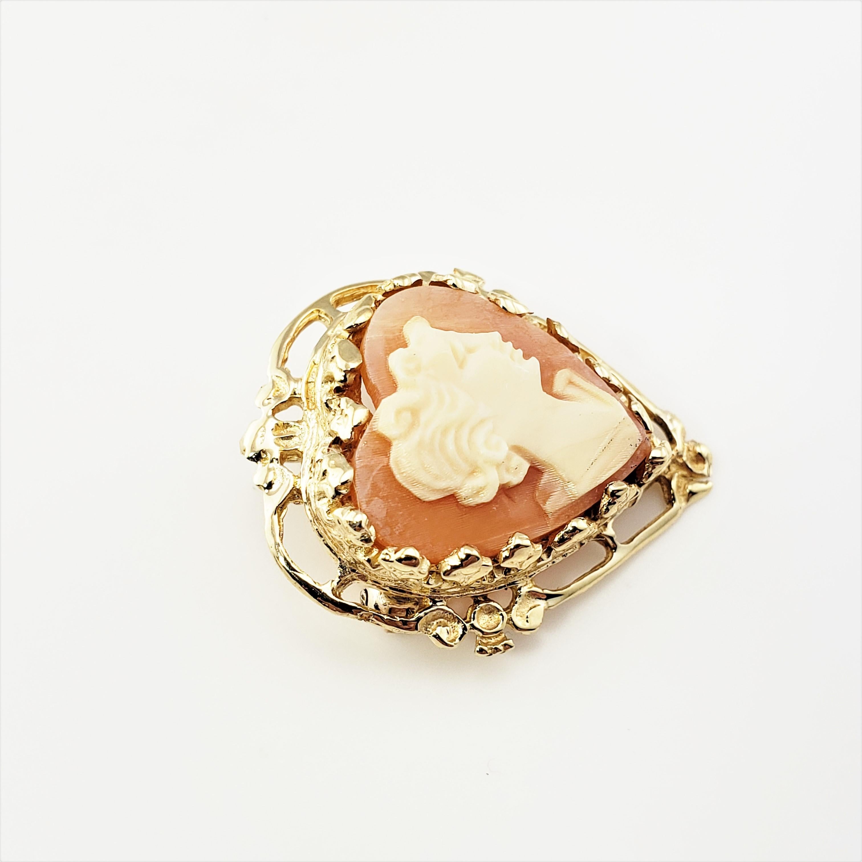 14 Karat Yellow Gold Heart Cameo Brooch/Pendant In Good Condition For Sale In Washington Depot, CT