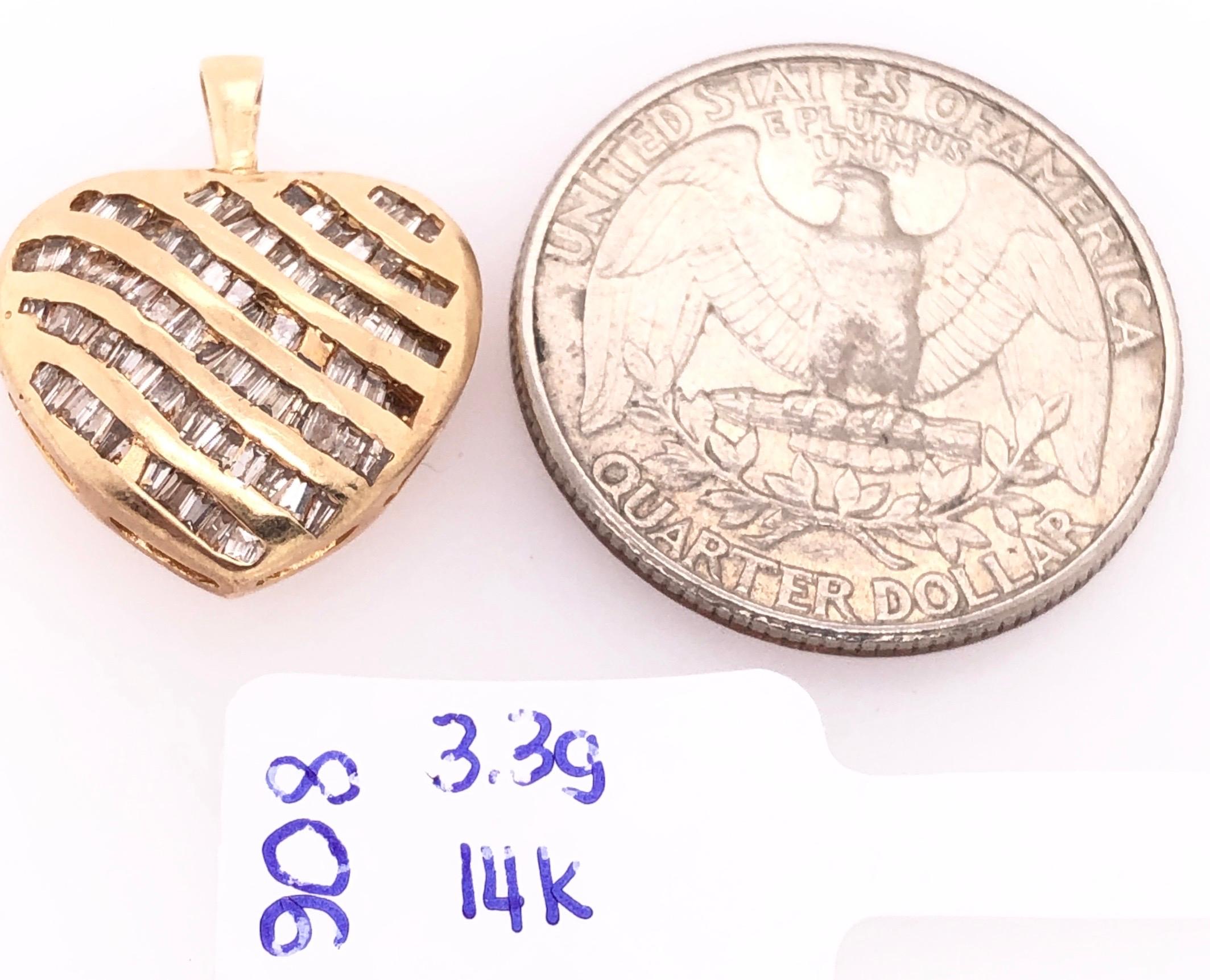 Breloque/pendentif en forme de cœur en or jaune 14 carats avec diamants  Bon état - En vente à Stamford, CT