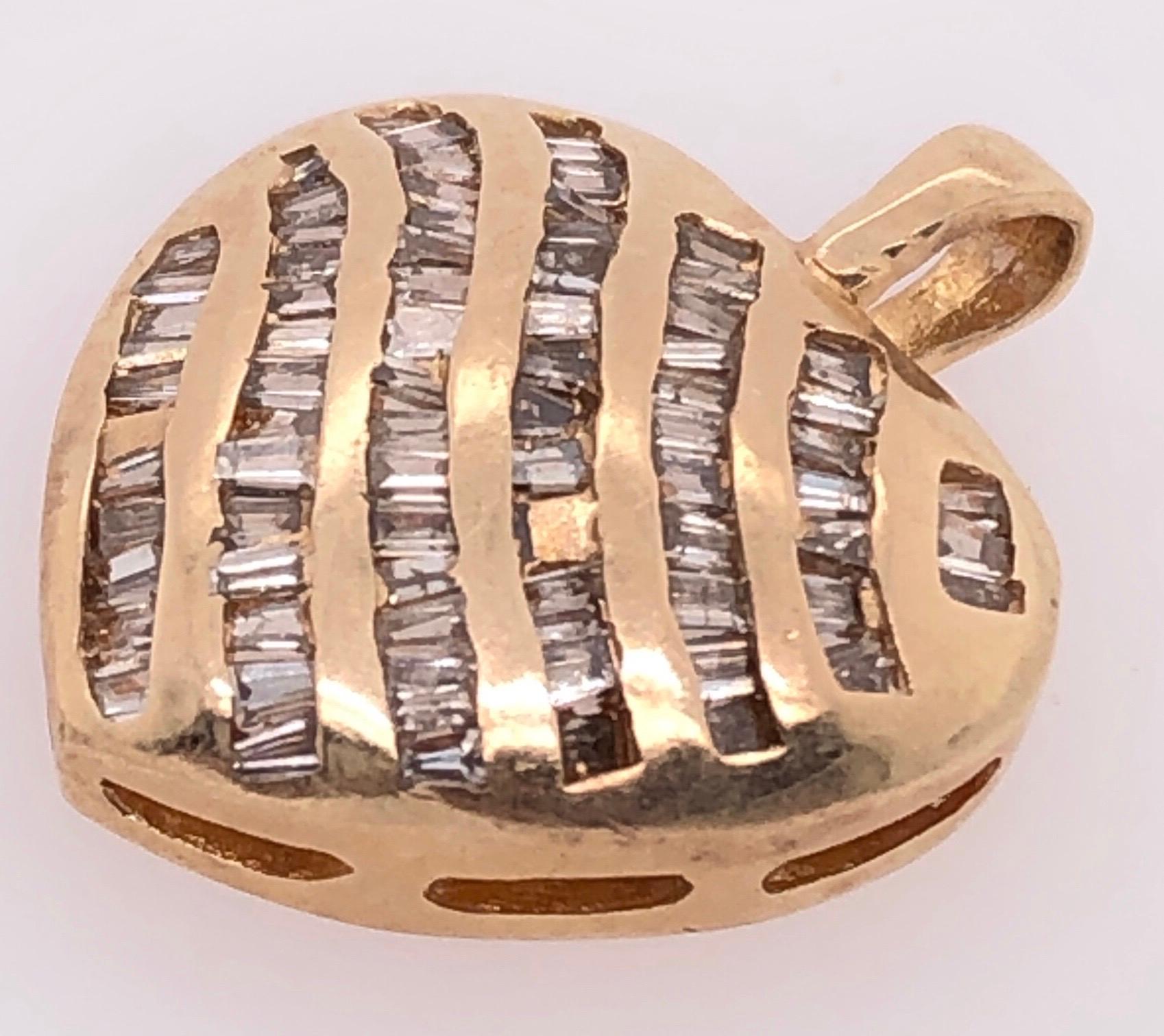 Breloque/pendentif en forme de cœur en or jaune 14 carats avec diamants  Unisexe en vente