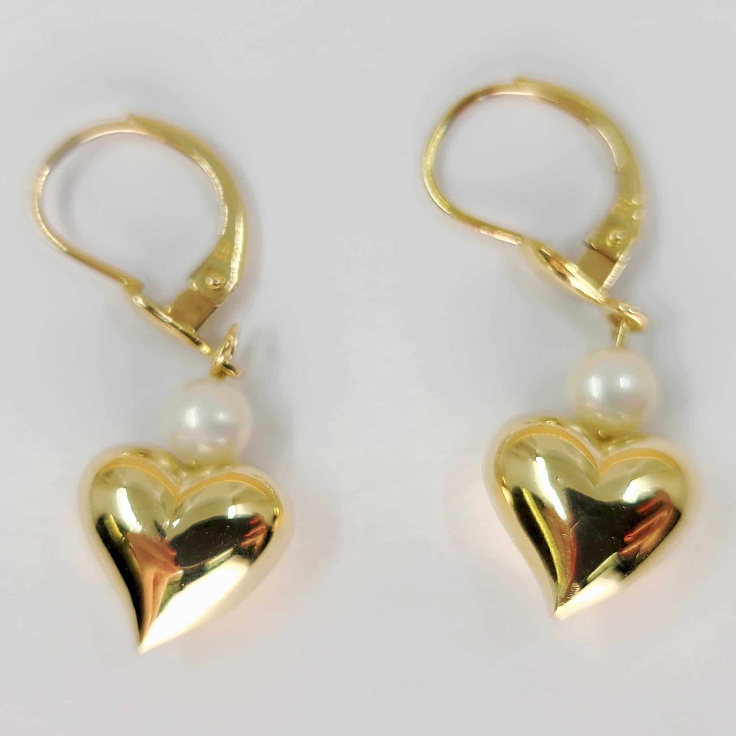 14 Karat Yellow Gold Heart and Pearl Drop Earrings In Good Condition In Coral Gables, FL