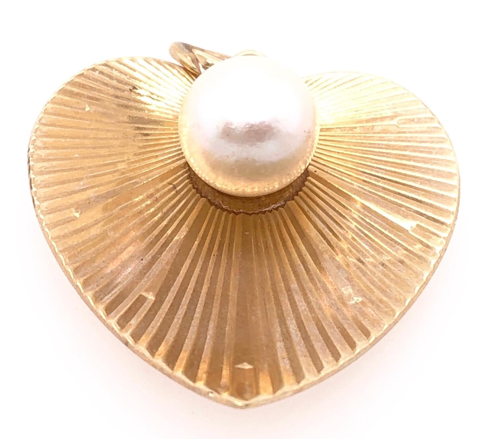 Contemporary 14 Karat Yellow Gold Heart Pendant with Pearl Center For Sale