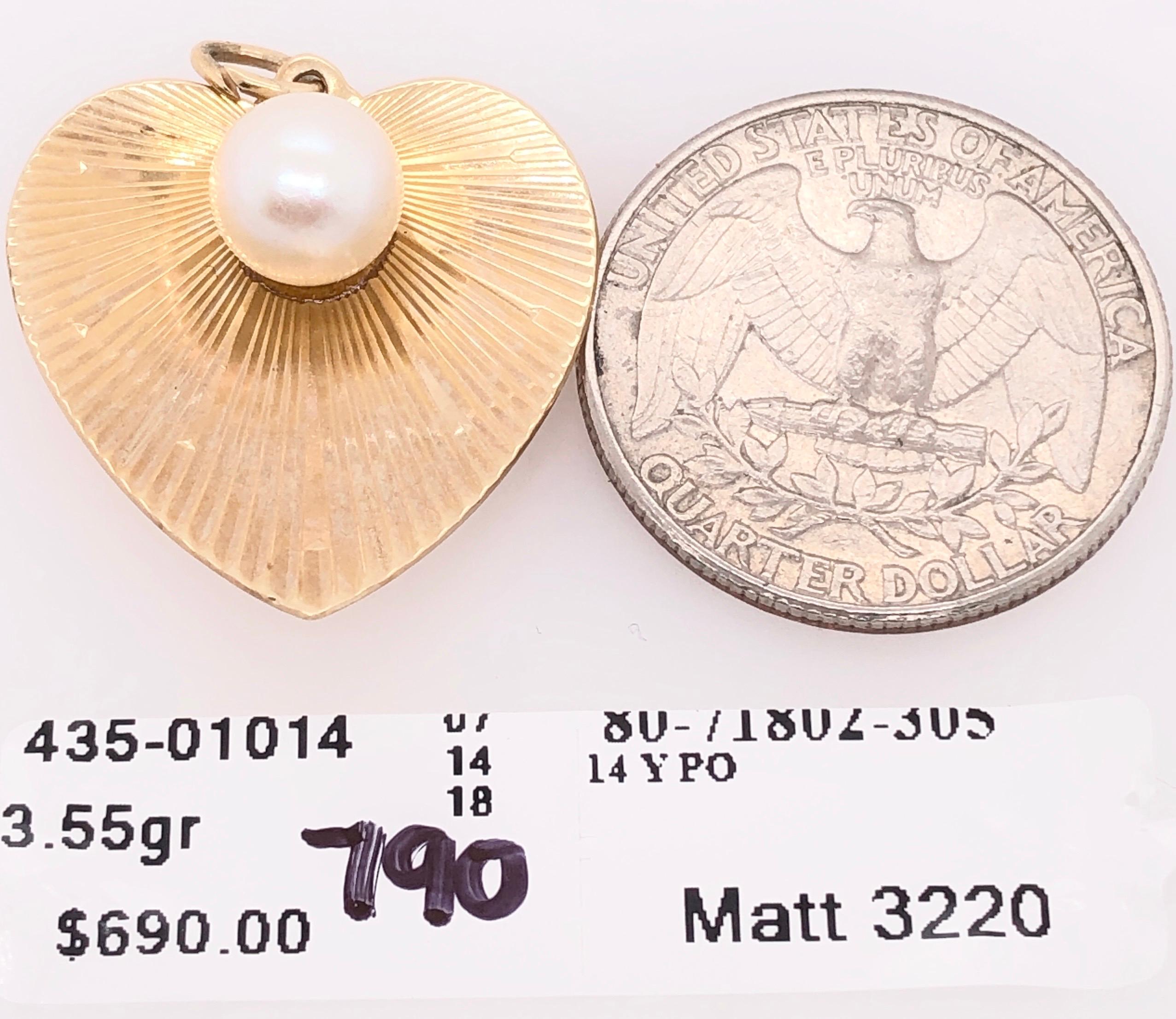 14 Karat Yellow Gold Heart Pendant with Pearl Center In Good Condition For Sale In Stamford, CT