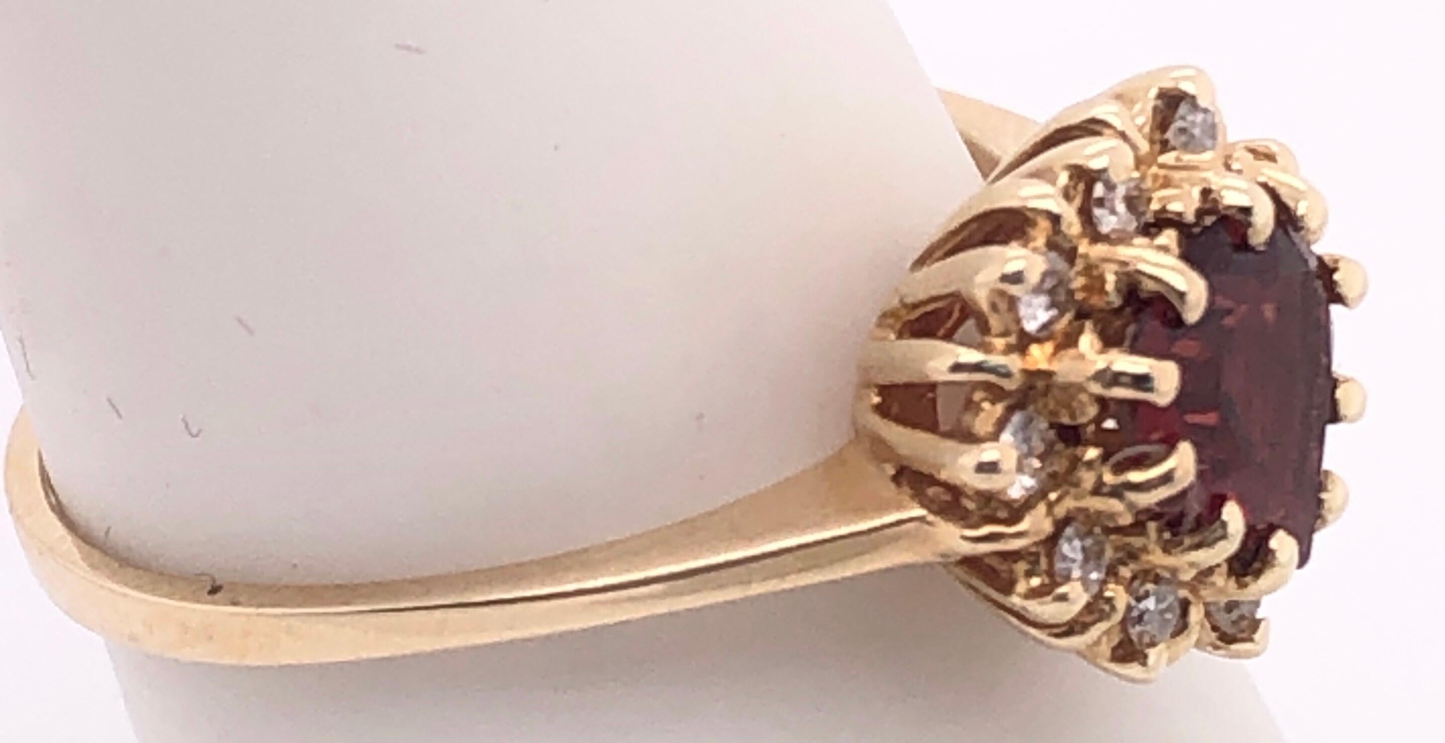 Taille cœur Bague solitaire en or jaune 14 carats en forme de cœur avec accents de diamants en vente