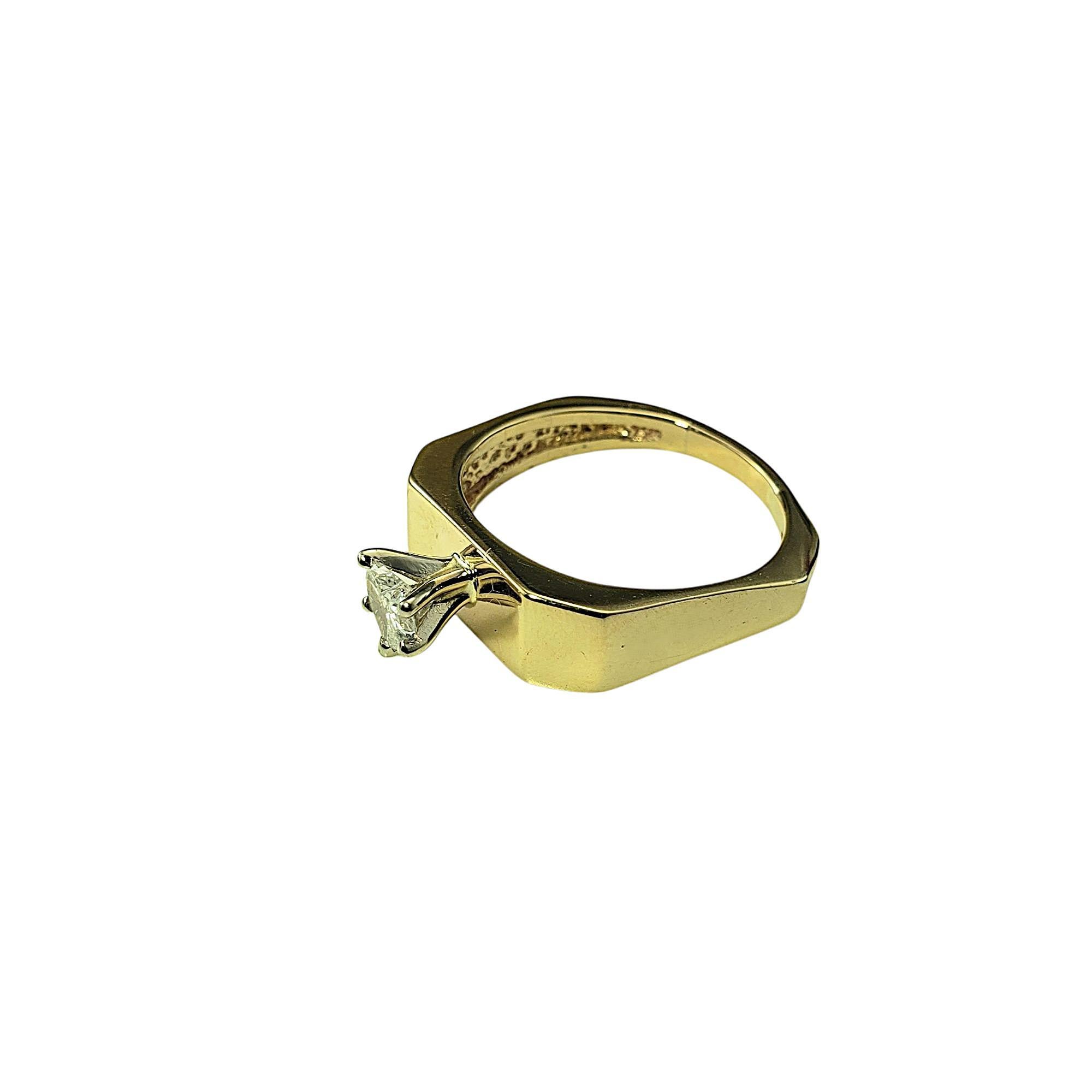 Contemporain Bague de fiançailles en or jaune 14 carats avec diamant en forme de cœur taille 8 n° 21439 en vente