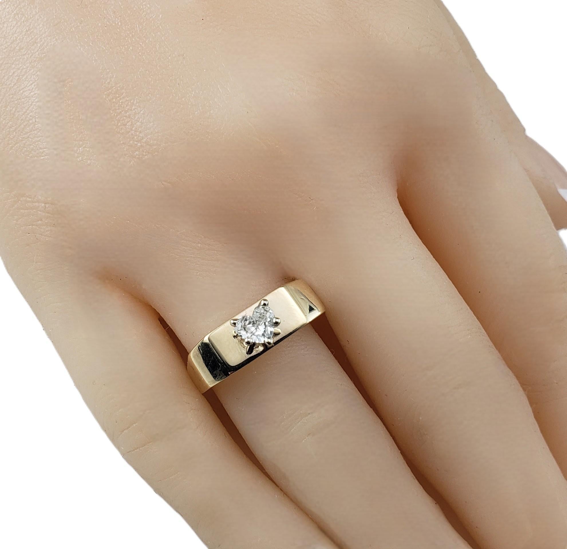 Bague de fiançailles en or jaune 14 carats avec diamant en forme de cœur taille 8 n° 21439 en vente 1
