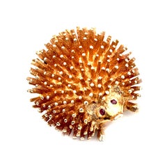 14 Karat Yellow Gold Hedgehog Pin