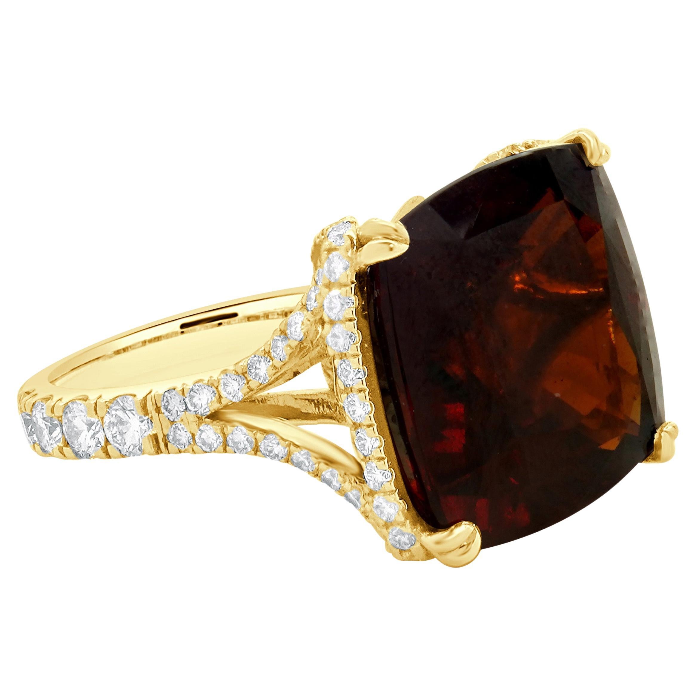 Anillo de oro amarillo de 14 quilates con granate grossular de hessonita y diamantes