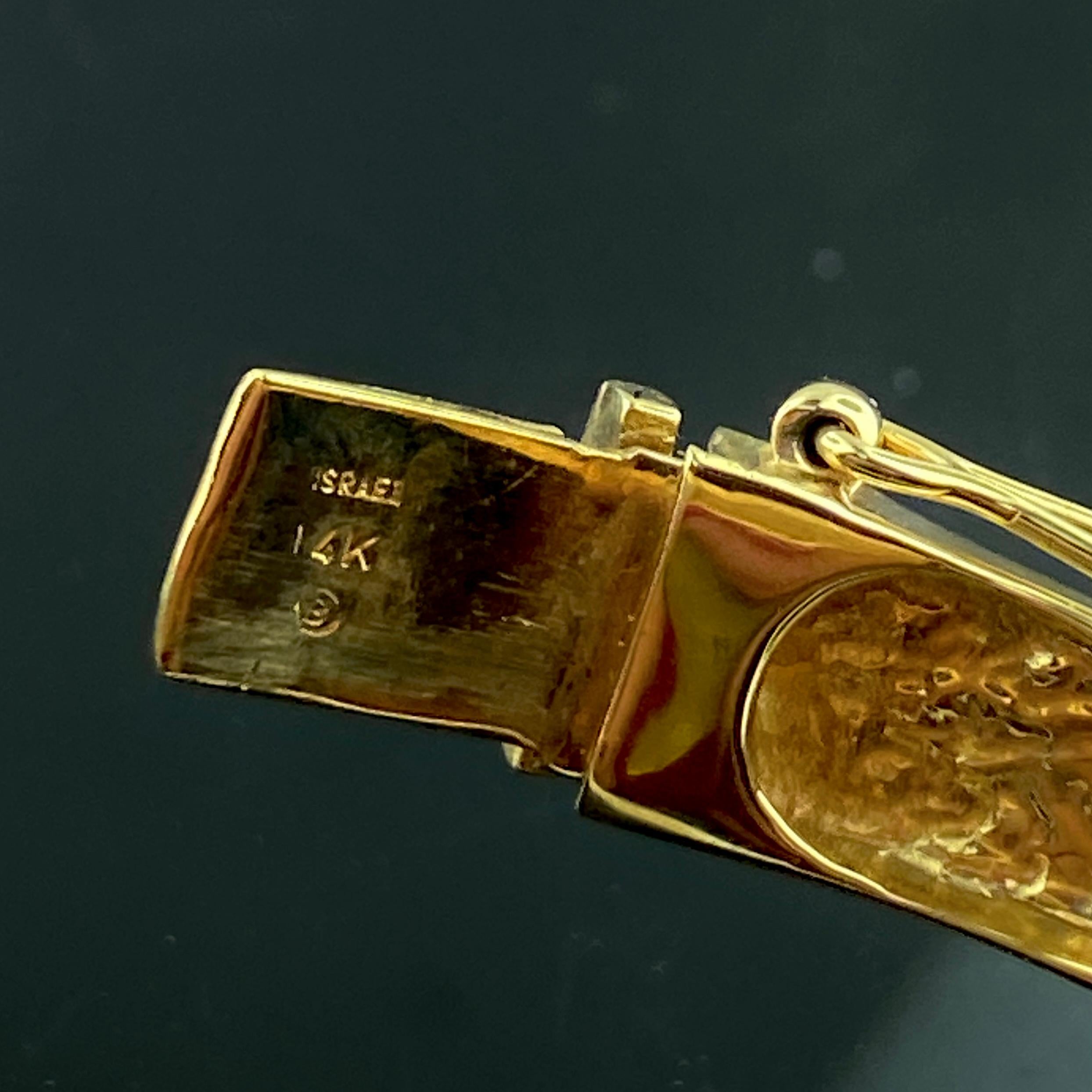 Armreif aus 14 Karat Gelbgold mit Scharnier und Diamanten für Damen oder Herren im Angebot