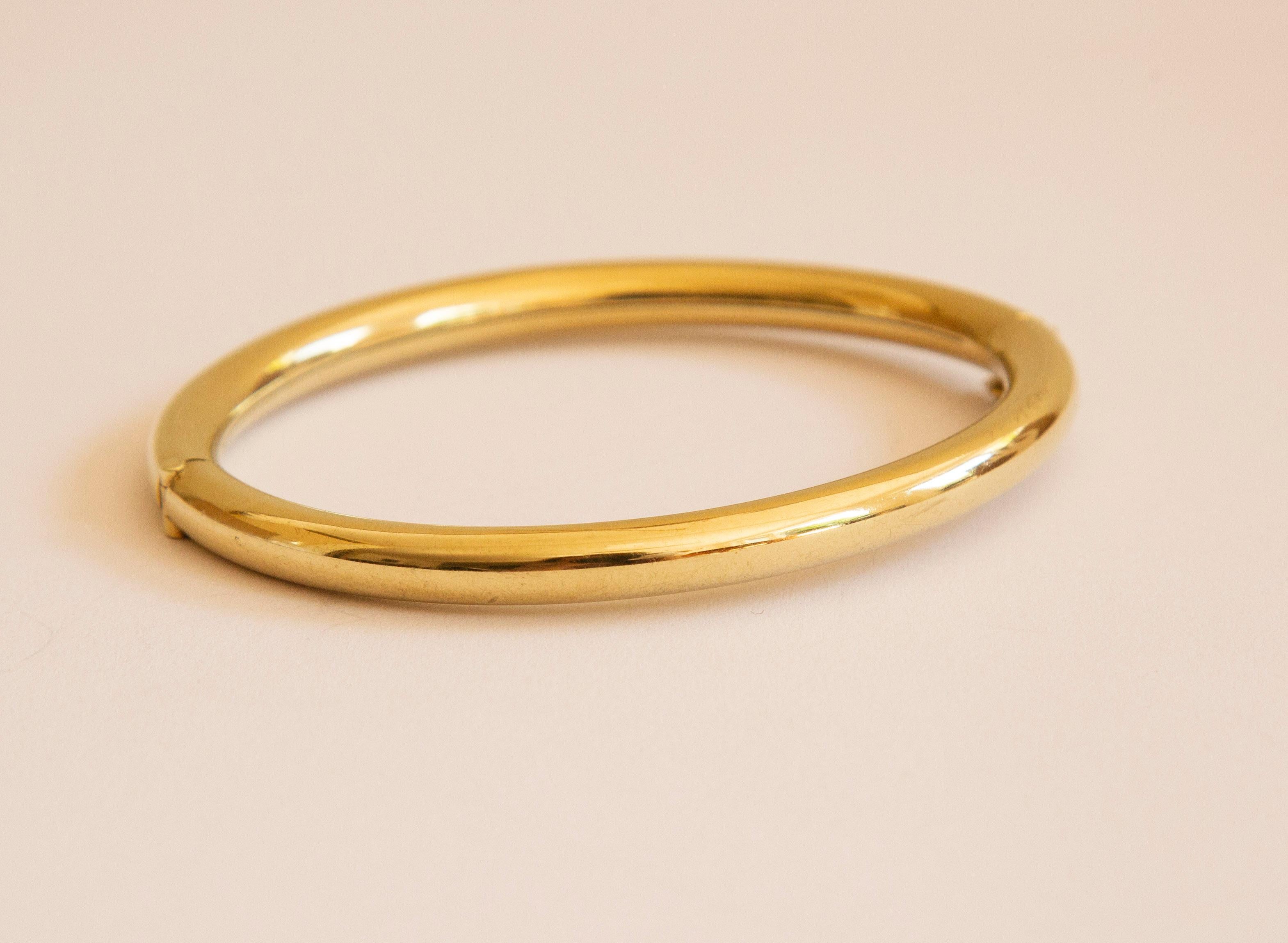 Modern 14 Karat Yellow Gold Hinged Bangle Rigid Bracelet  For Sale