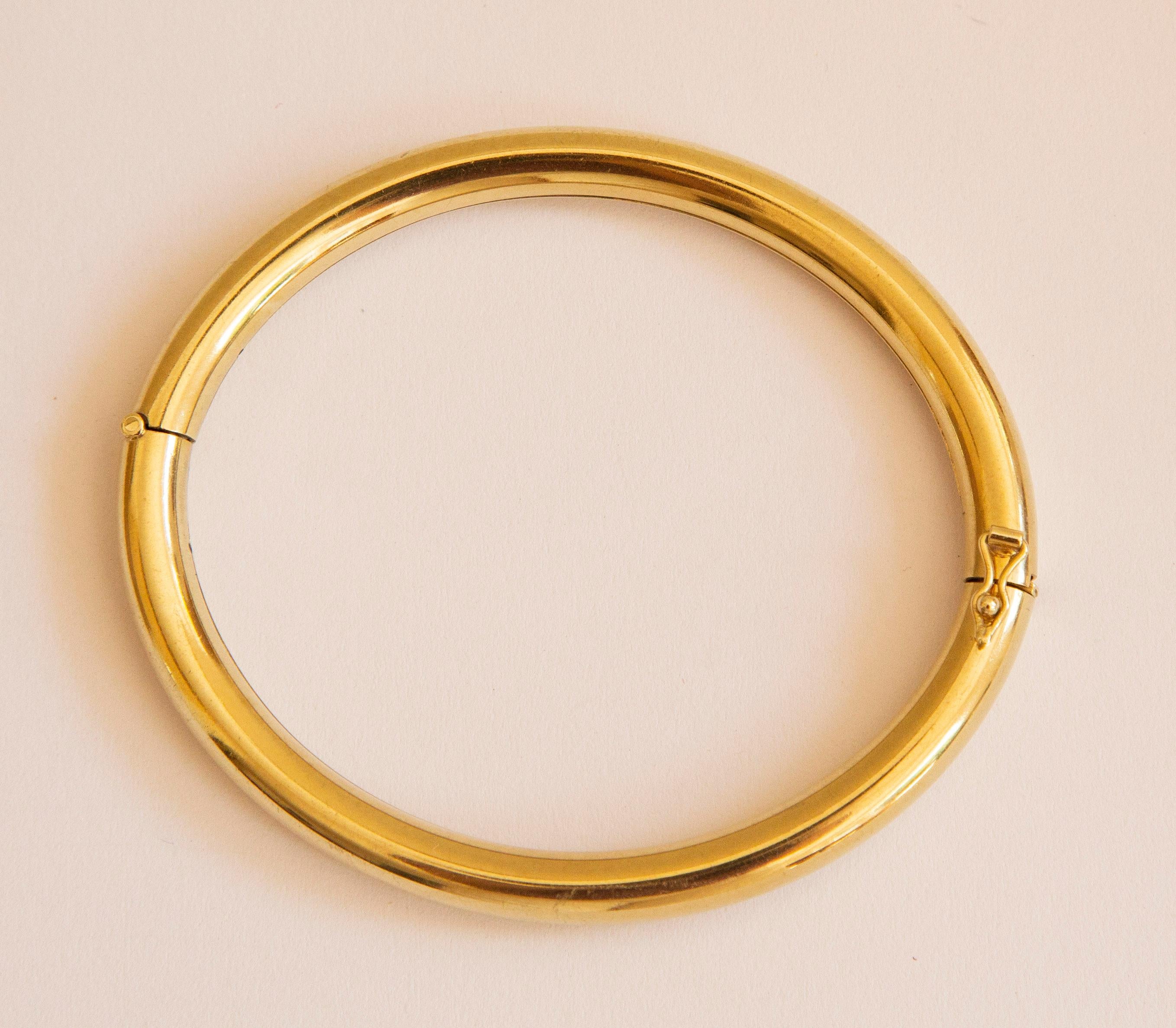 14 Karat Yellow Gold Hinged Bangle Rigid Bracelet  In Good Condition For Sale In Arnhem, NL