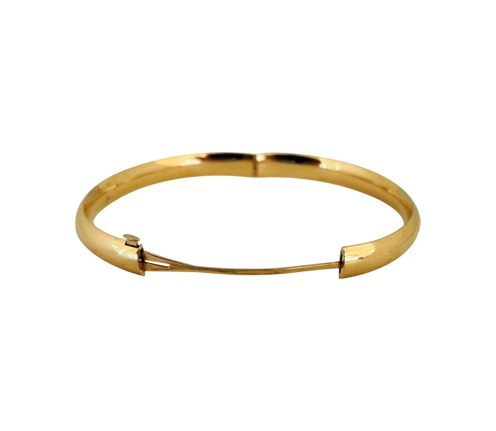 14 Karat Yellow Gold Hollow Ladies Polished Bangle Bracelet In Good Condition In Guilford, CT