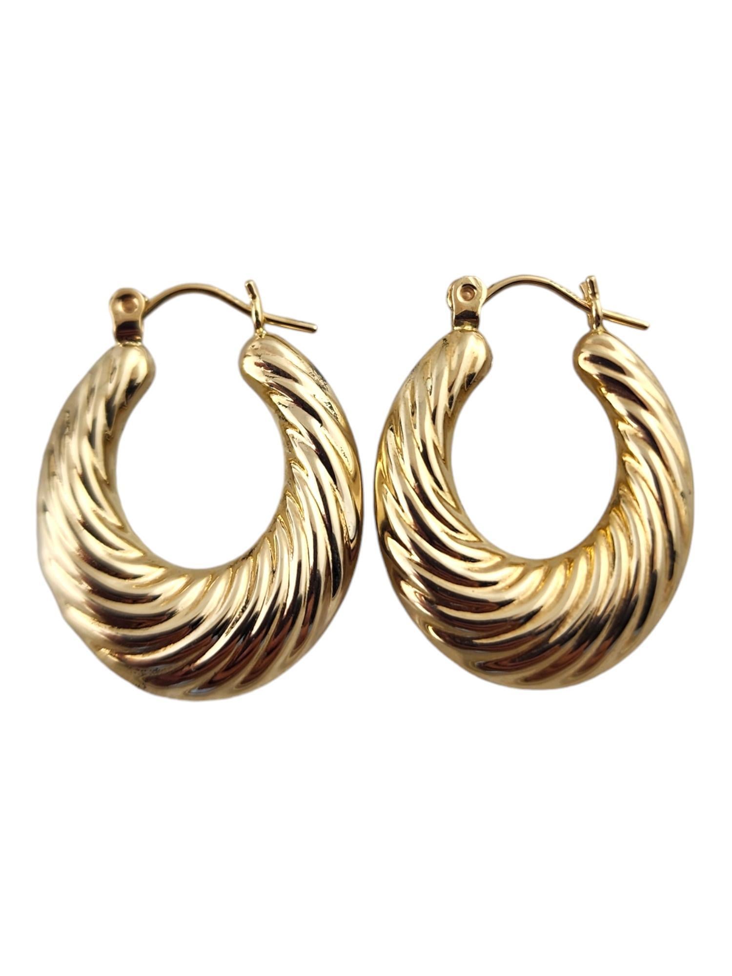 Créoles ovales torsadées en or jaune 14 carats n° 19006 en vente 1