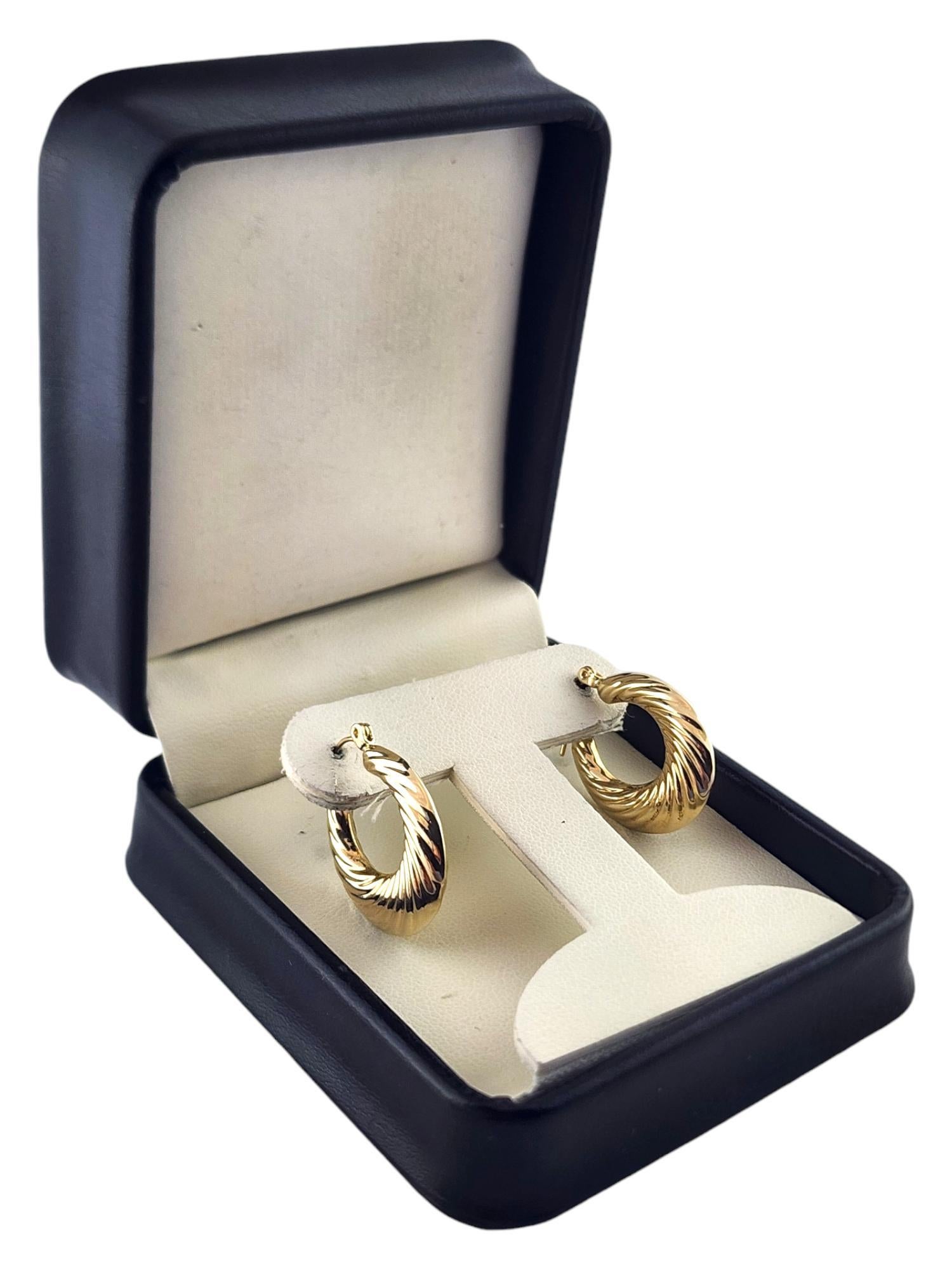 Créoles ovales torsadées en or jaune 14 carats n° 19006 en vente 4