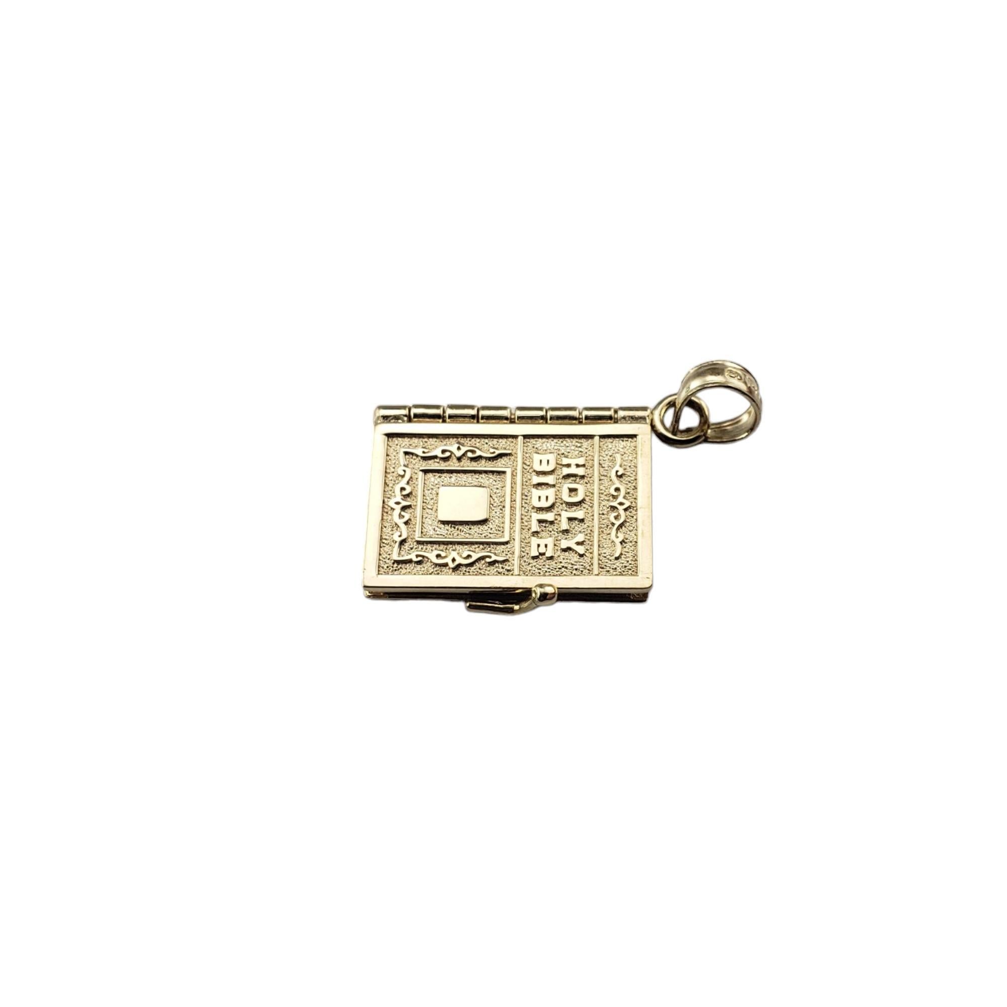 14 Karat Yellow Gold Holy Bible Charm #15985 In Good Condition In Washington Depot, CT