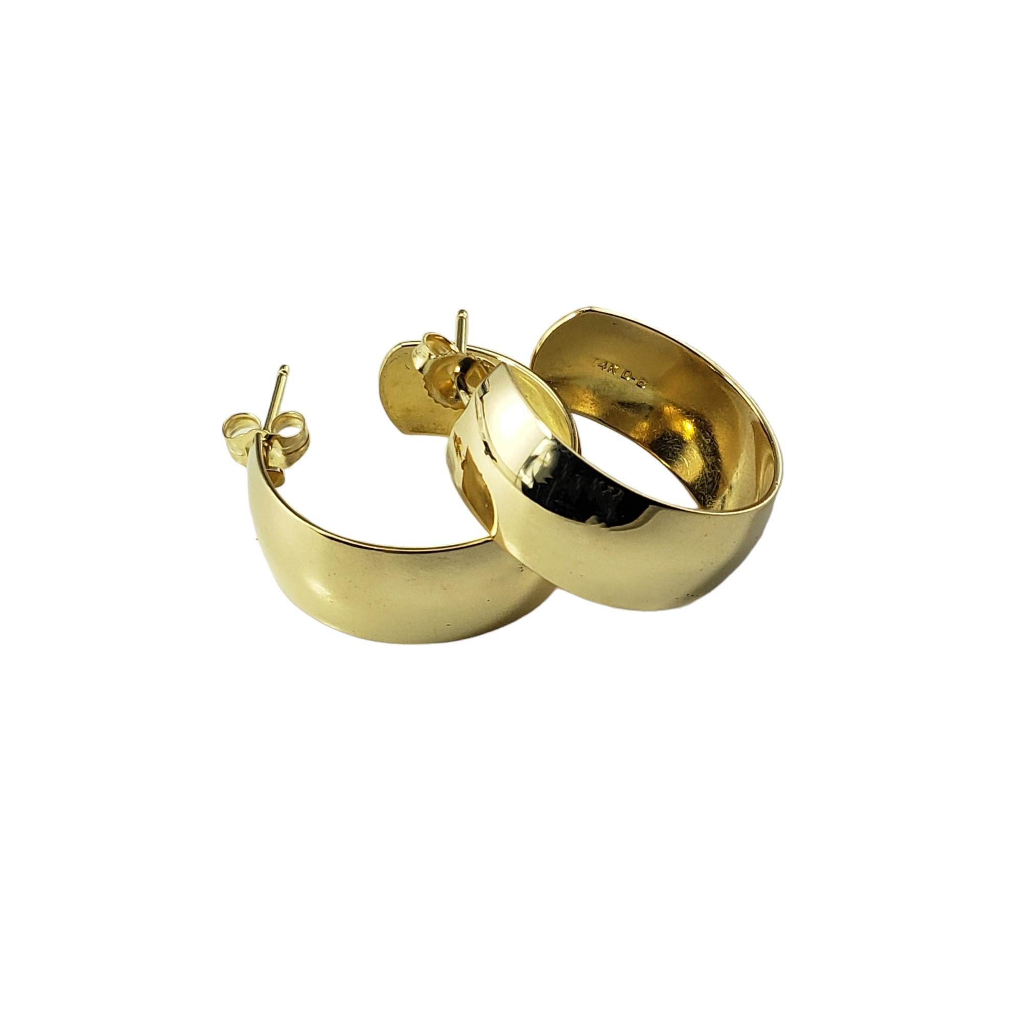 Vintage 14K Yellow Gold Hoop Earrings-

These elegant hoop earrings are crafted in meticulously detailed 14K polished yellow gold.  Width: 9 mm

Size: 24 mm x 9 mm

Stamped: 14K

Weight: 8.4 gr./ 5.4 dwt

Very good condition, professionally