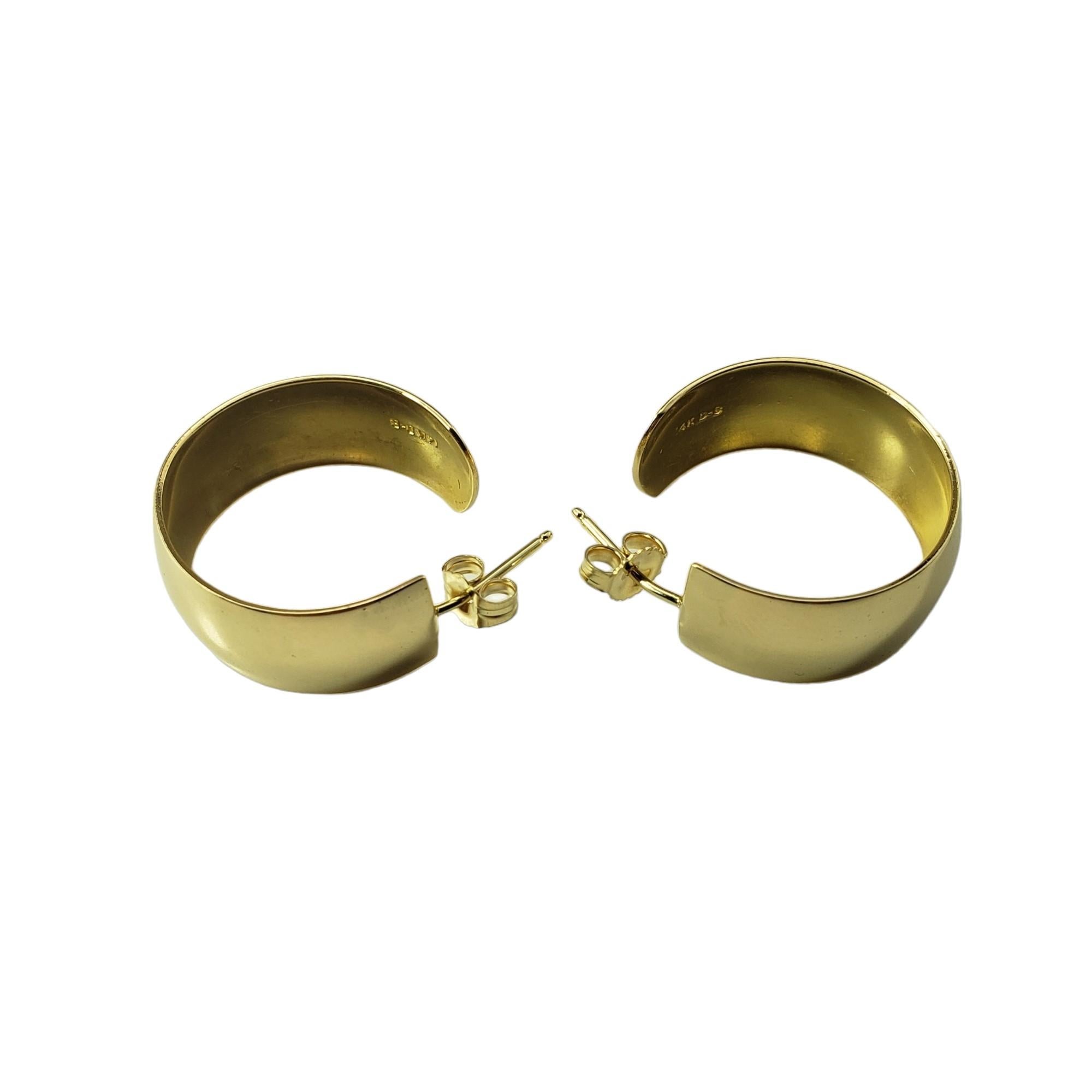 14 Karat Yellow Gold Hoop Earrings #16036 In Good Condition For Sale In Washington Depot, CT