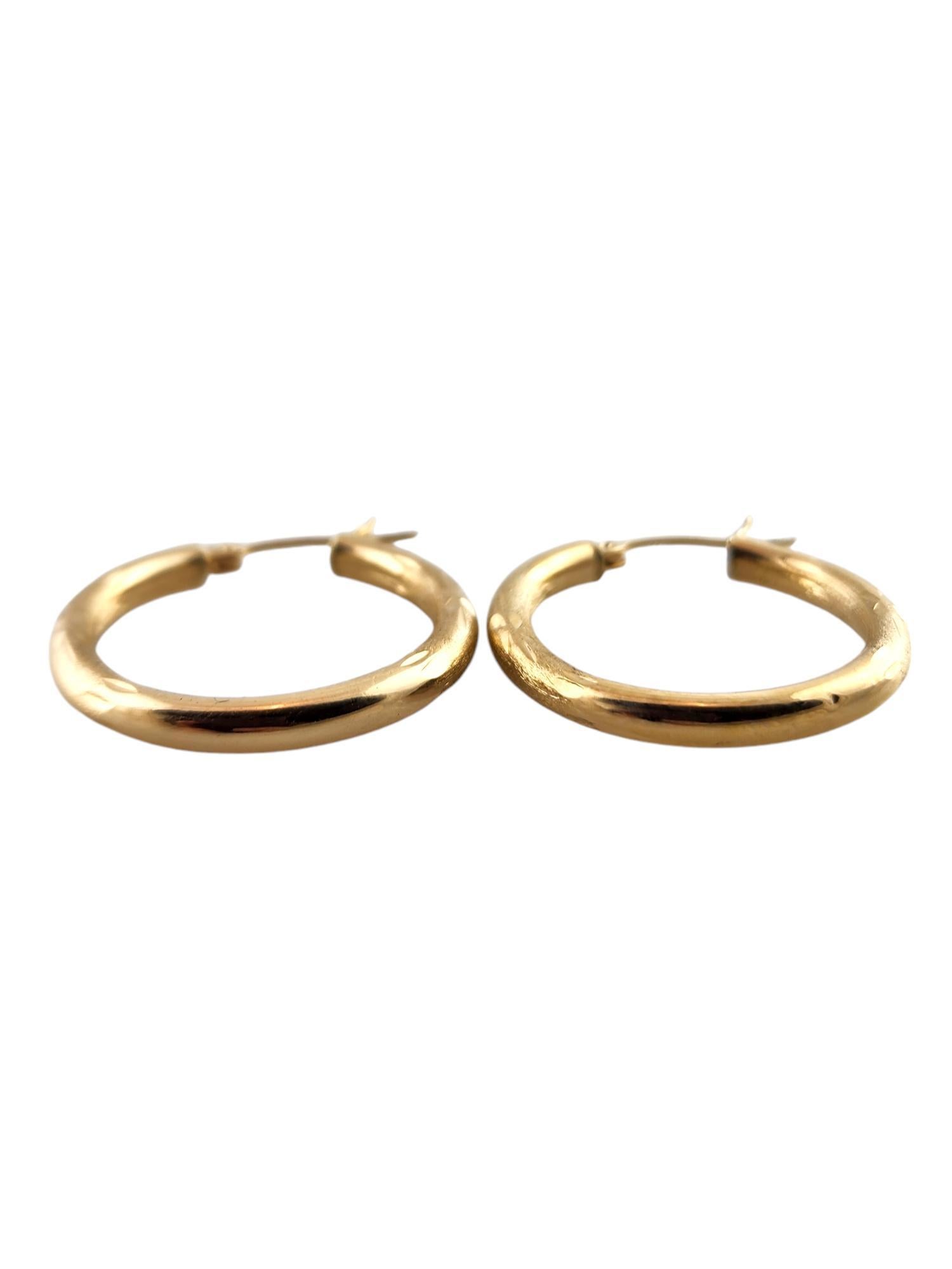 Créoles en or jaune 14 carats

Ces magnifiques boucles d'oreilles circulaires ont été fabriquées en or jaune 14 carats avec de superbes détails !

Diamètre : 25,42 mm
Largeur : 3,15 mm

Poids : 2,14 g/ 1,38 dwt

Poinçon : 14K 

Très bon état,