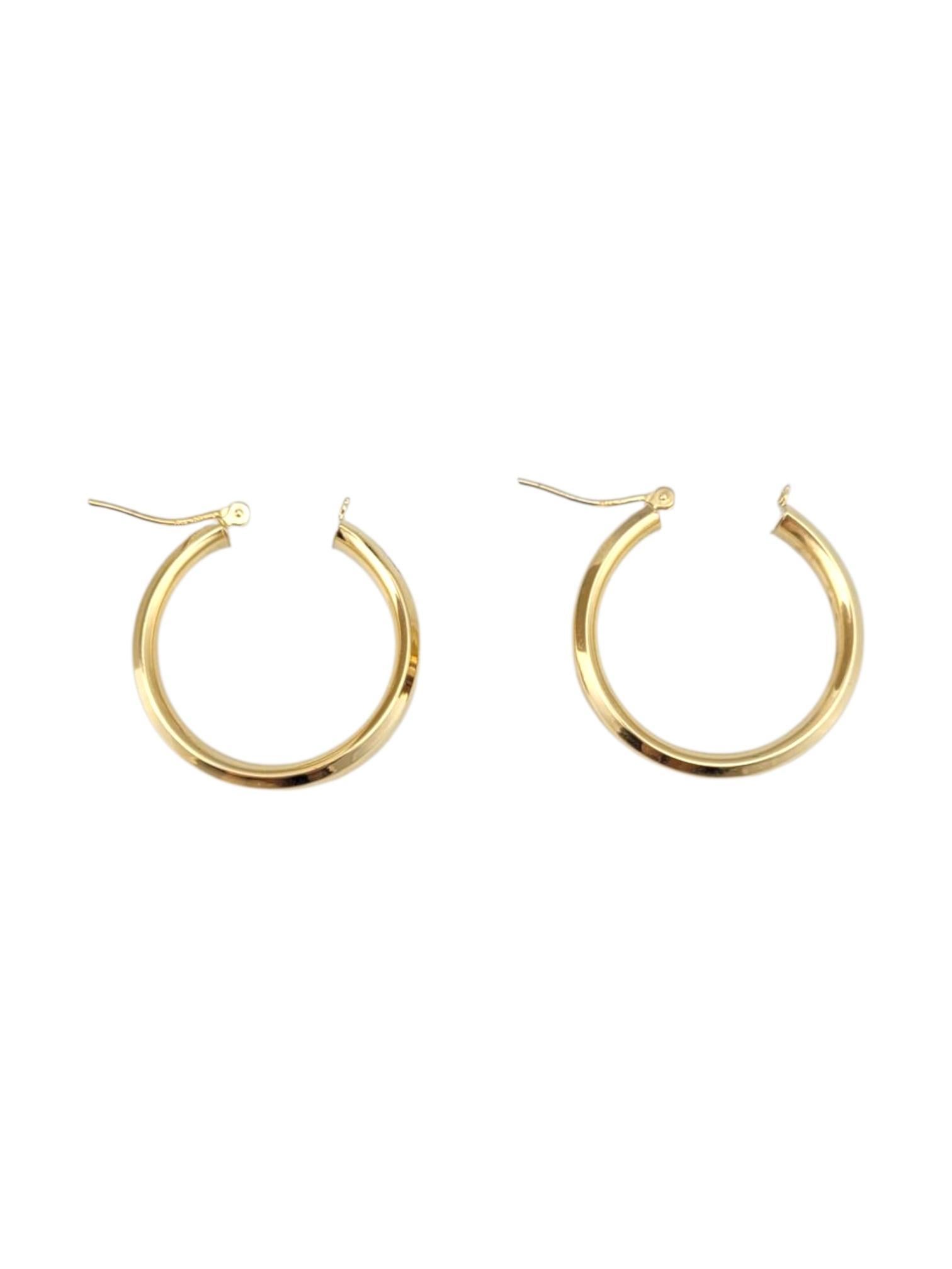 14 Karat Yellow Gold Hoop Earrings #21862 en Bueno estado para la venta en Washington Depot, CT