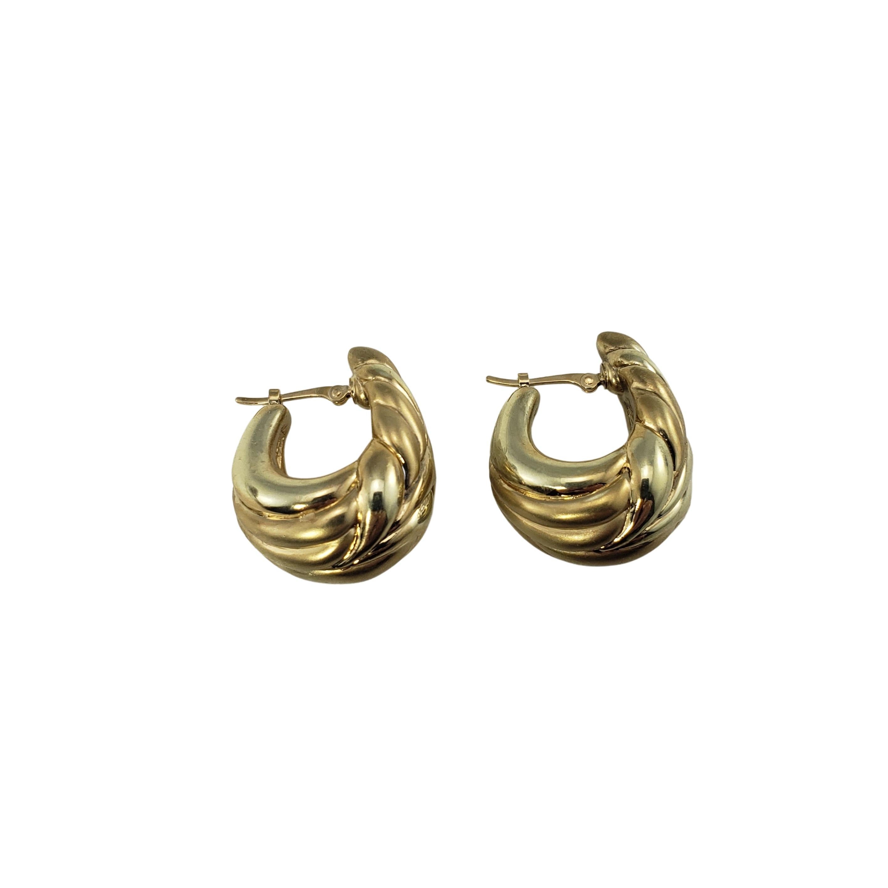 14 Karat Yellow Gold Hoop Earrings In Good Condition In Washington Depot, CT