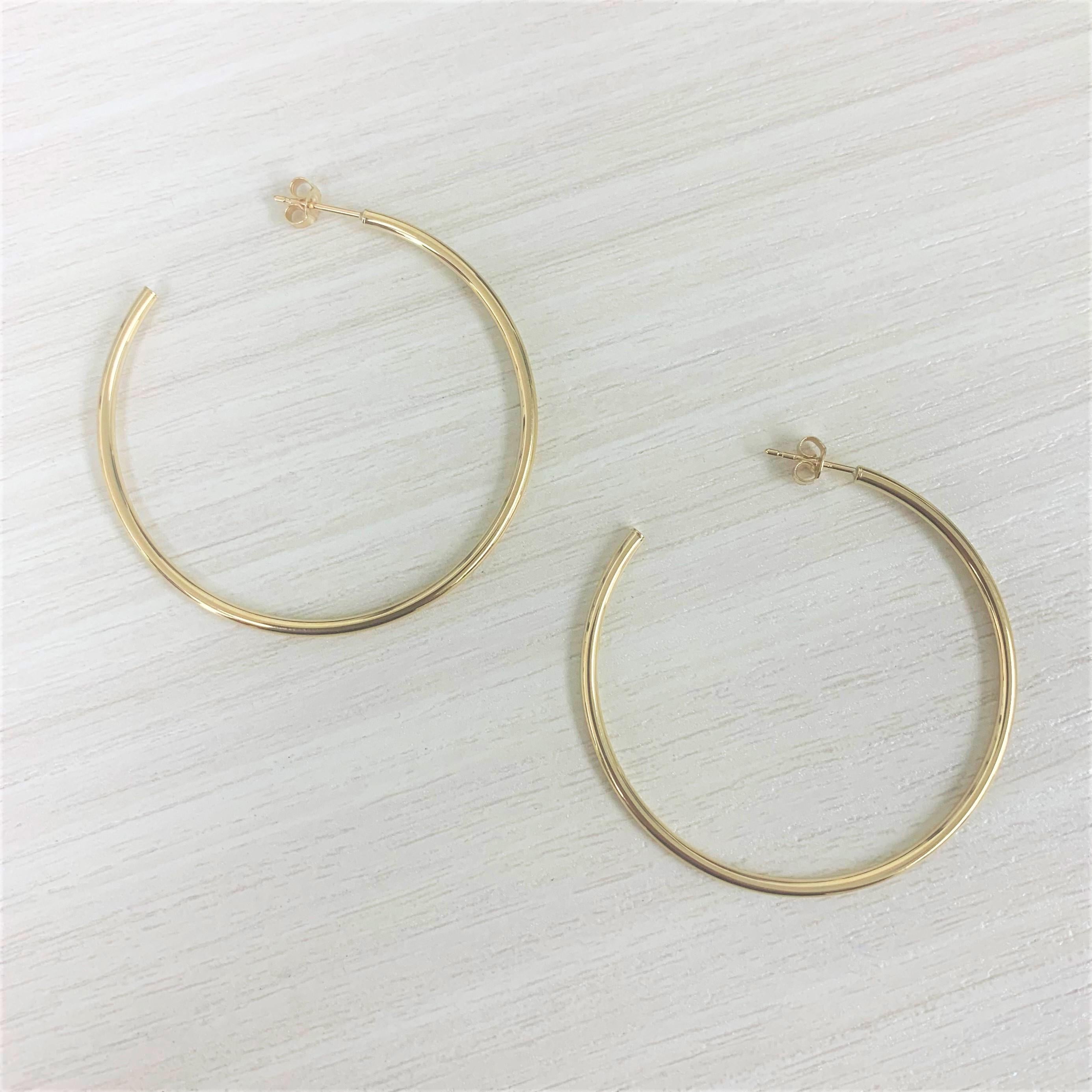 14 Karat Yellow Gold Hoop Earrings In New Condition For Sale In Great neck, NY