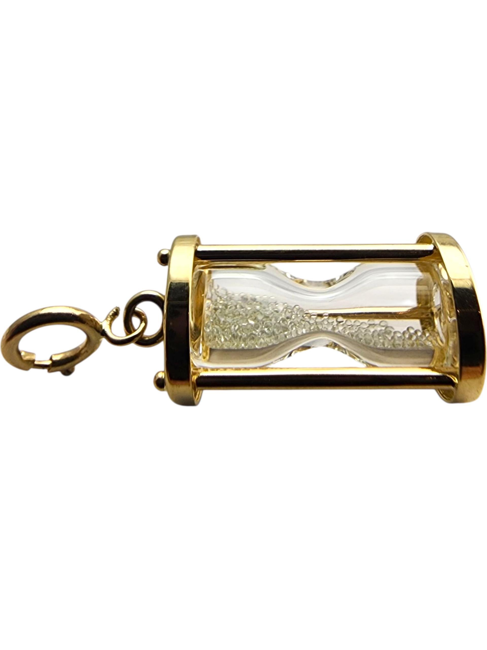 Charm a clessidra in oro giallo 14 carati #23916 In condizioni buone in vendita a Washington Depot, CT