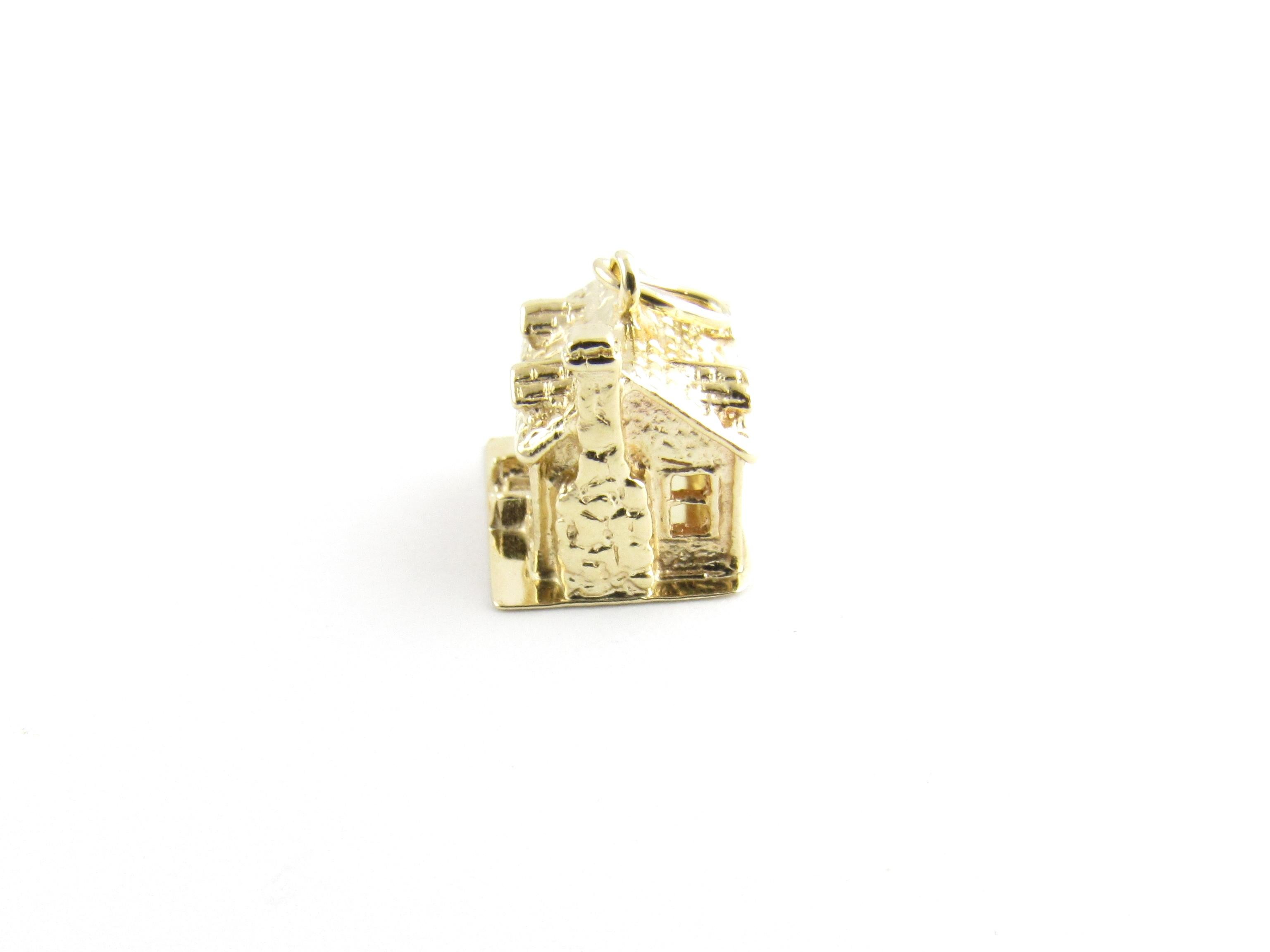 14 Karat Yellow Gold House Charm In Good Condition In Washington Depot, CT