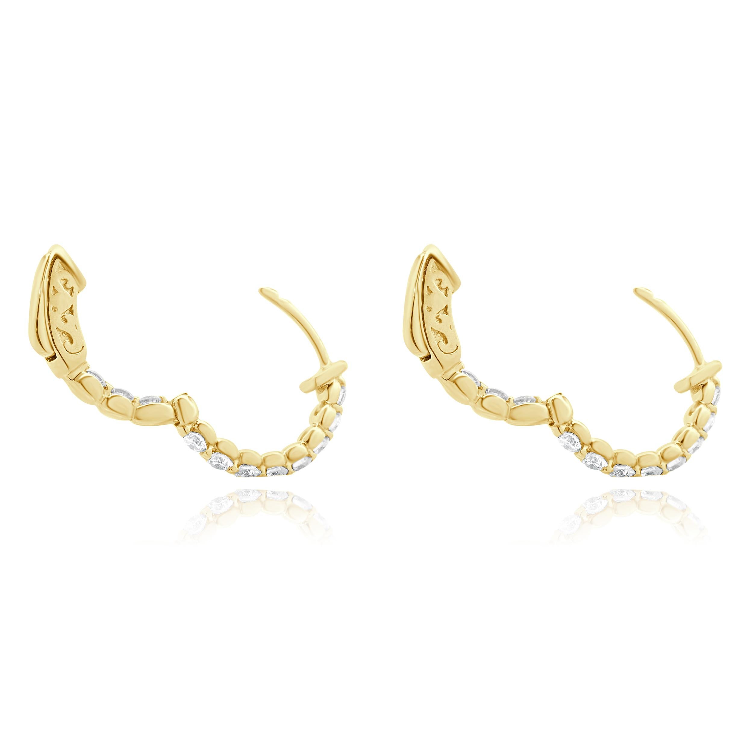 Orecchini a cerchio in oro giallo 14 carati con diamante interno ed esterno In condizioni ottime in vendita a Scottsdale, AZ
