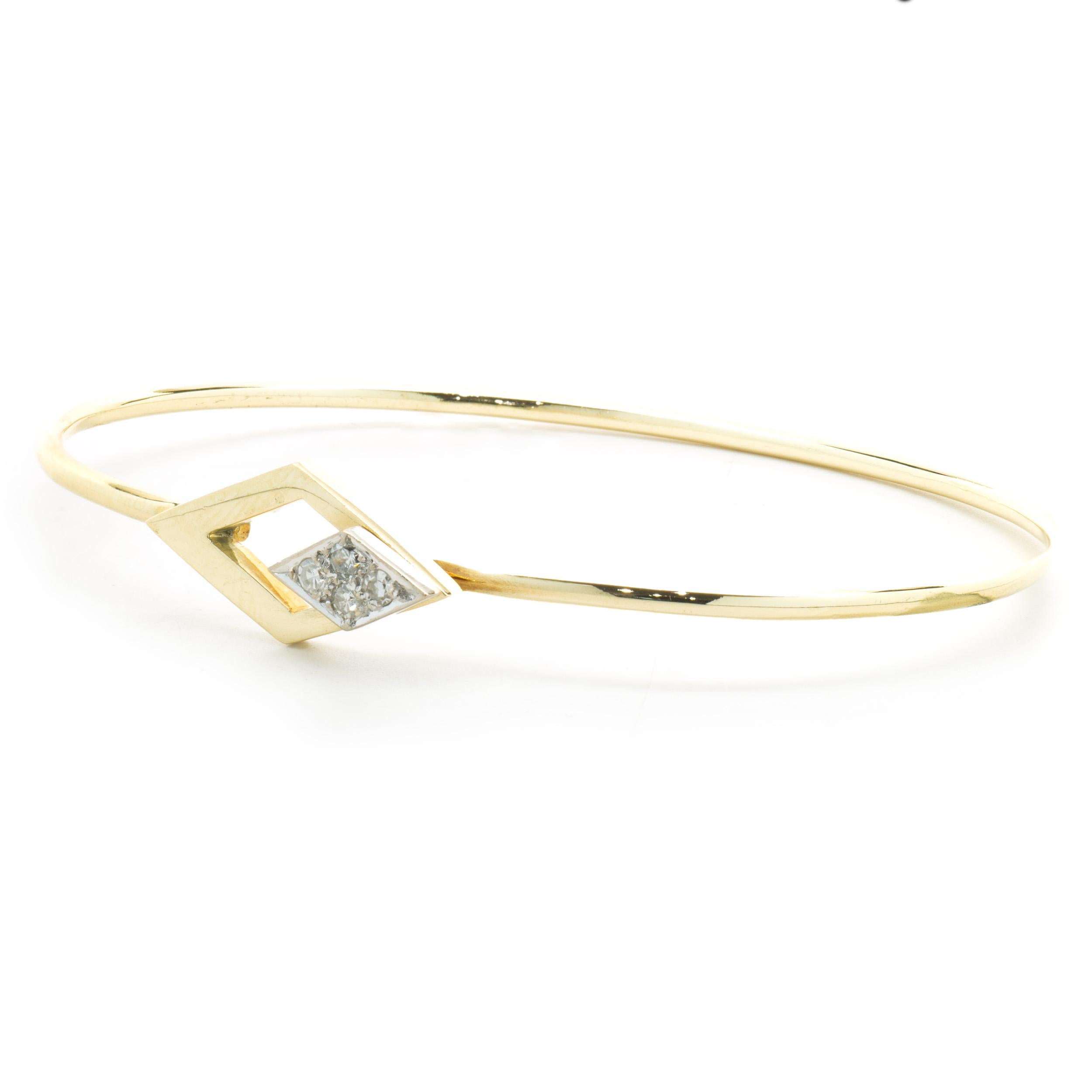 Round Cut 14 Karat Yellow Gold Interlocking Diamond Bangle Bracelet For Sale