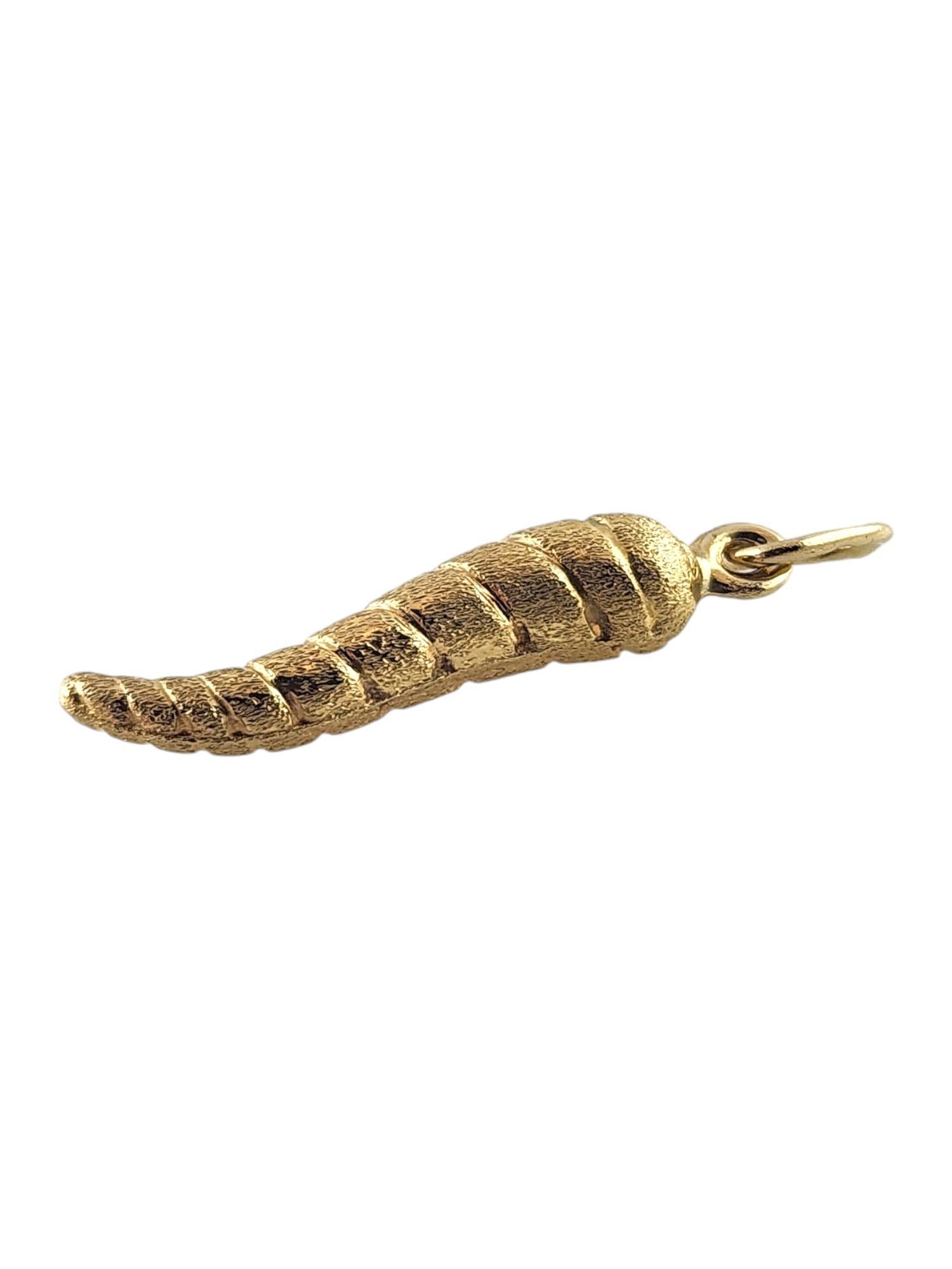 14 Karat Yellow Gold Italian Horn

This beautiful Italian red horn charm was meticulously crafted from 14K yellow gold and is going to look amazing on you!

Size: 26.09mm X 5.5mm

Weight: 1.05 g/ 0.68 dwt

Hallmark: 585 ITALY

Very good condition,