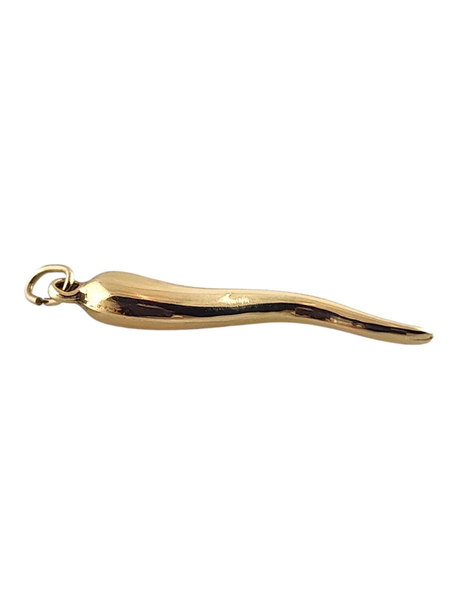 14 Karat Yellow Gold Italian Horn Charm

This beautiful 14K yellow gold Italian horn charm will look amazing on you!

Size: 29.21mm X 3.87mm

Weight: 0.7 g/ 0.5 dwt

Hallmark: 14K

Very good condition, professionally polished.

Will come packaged in