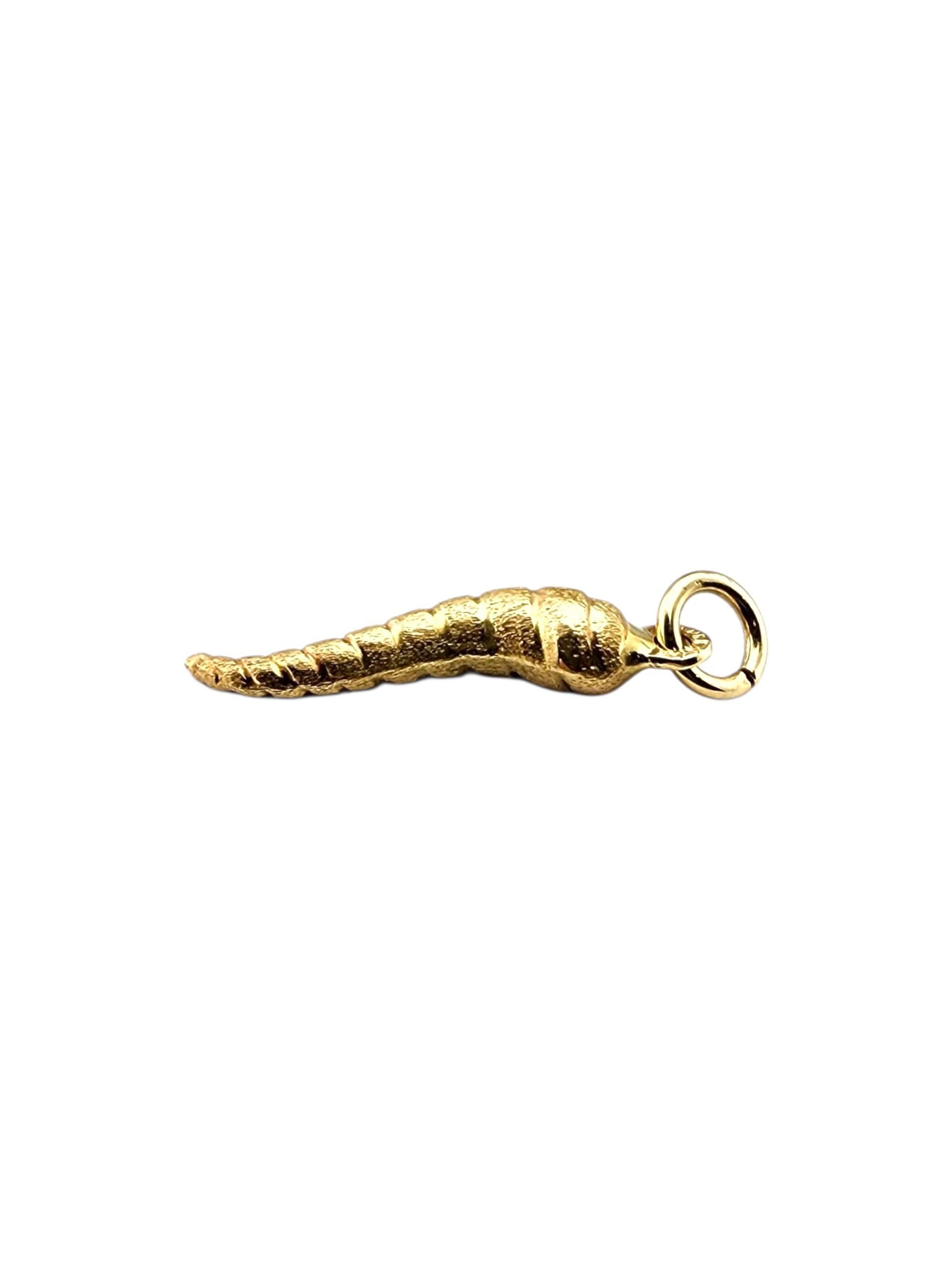 Ciondolo in oro giallo 14 carati - Horn

Questo elegante ciondolo in oro giallo 14K, noto anche come 
