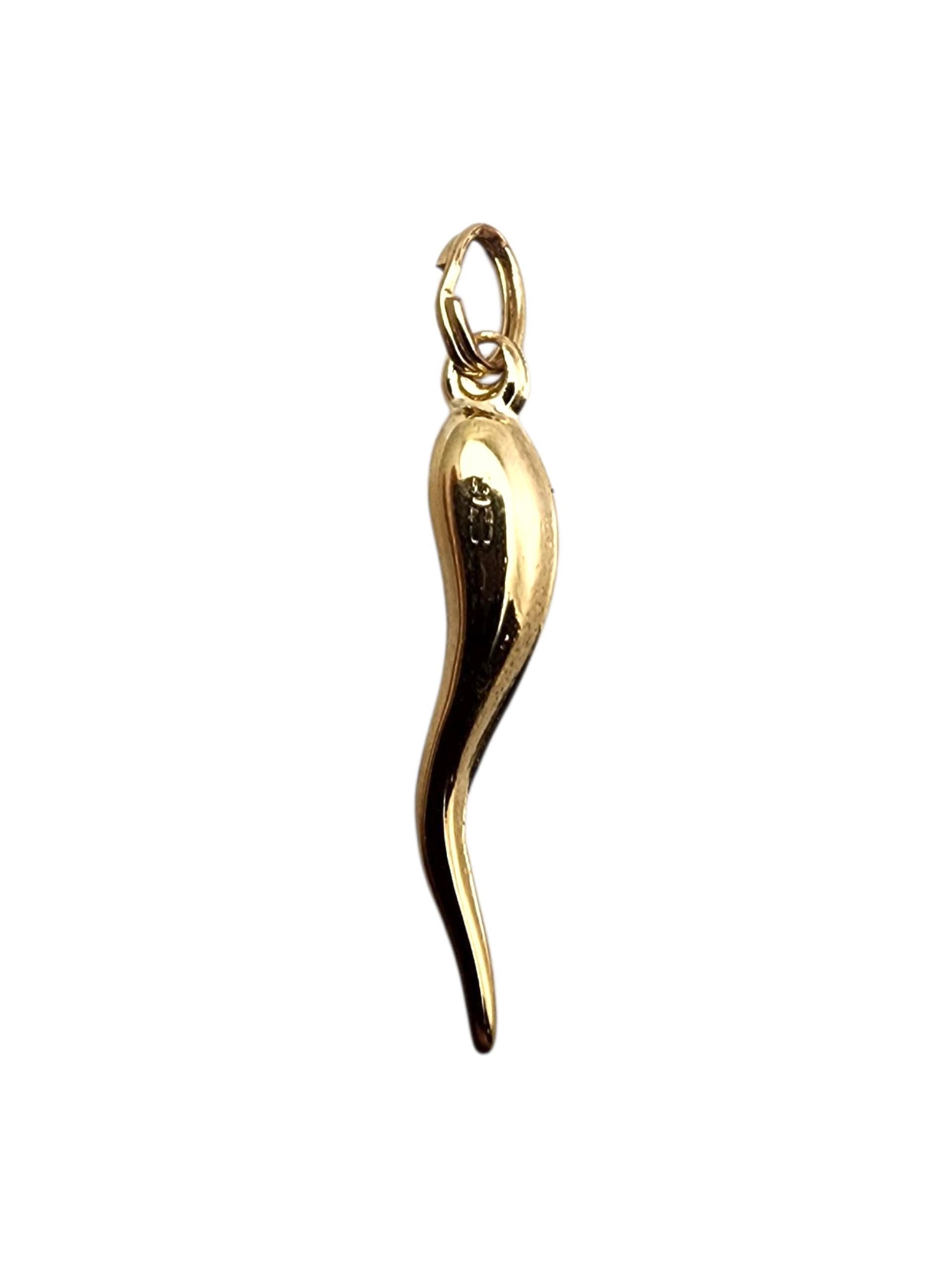Contemporain Pendentif en or jaune 14 carats en corne italienne #23502 en vente