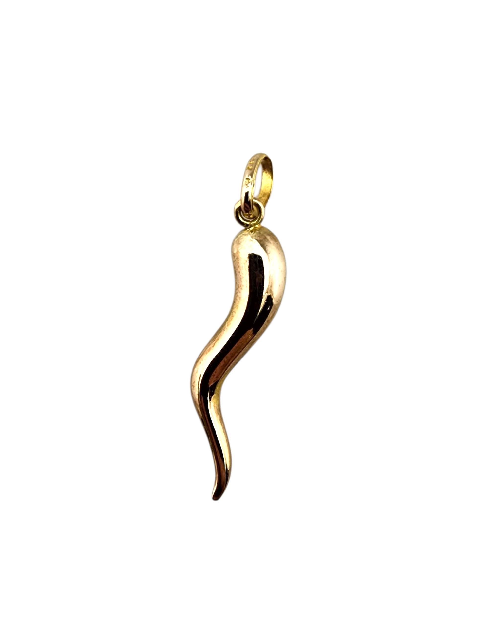 Contemporain Pendentif en or jaune 14 carats en forme de corne italienne avec fleurs décoratives #23165 en vente