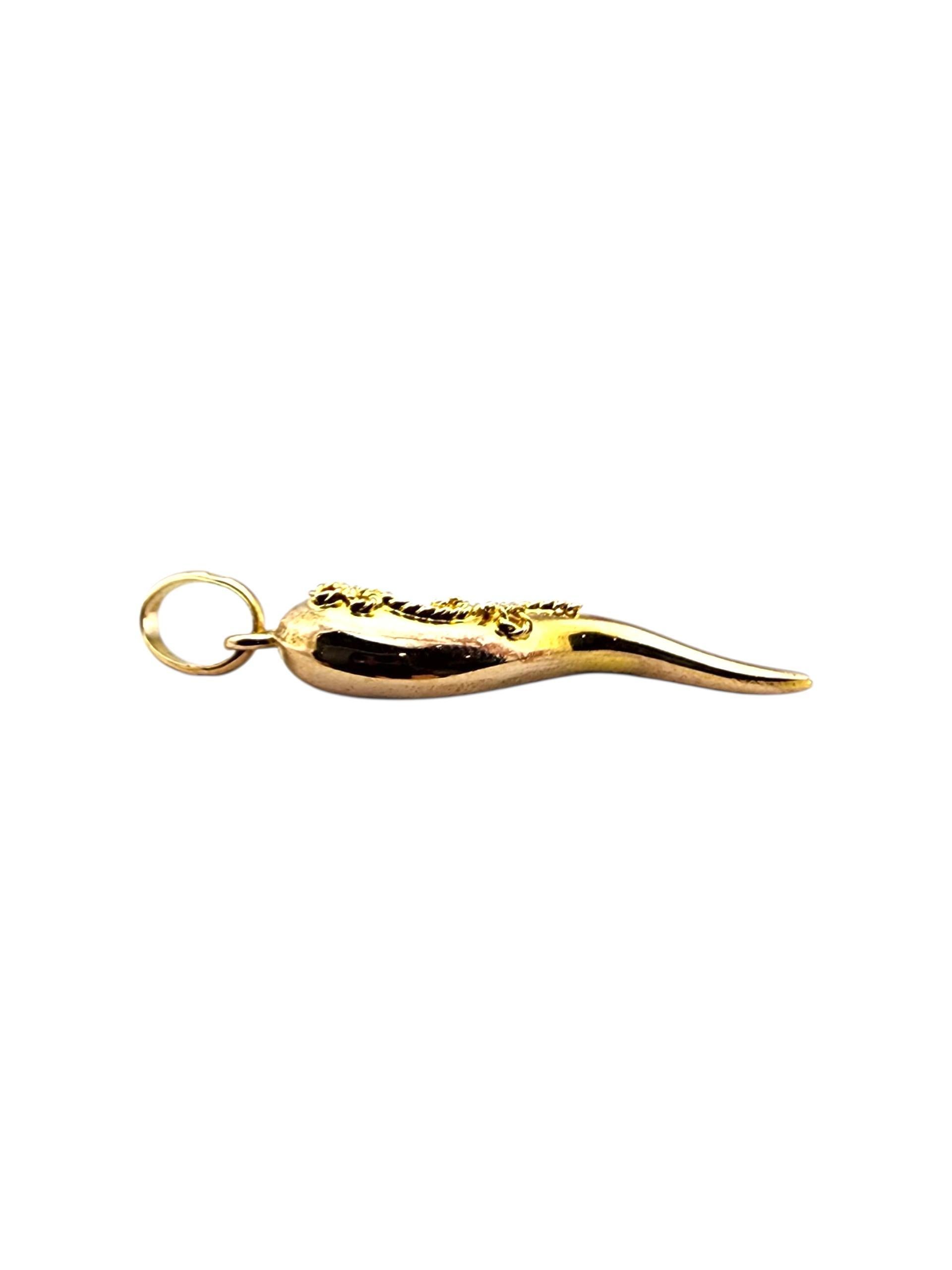 Pendentif en or jaune 14 carats en forme de corne italienne avec fleurs décoratives #23165 Bon état - En vente à Washington Depot, CT