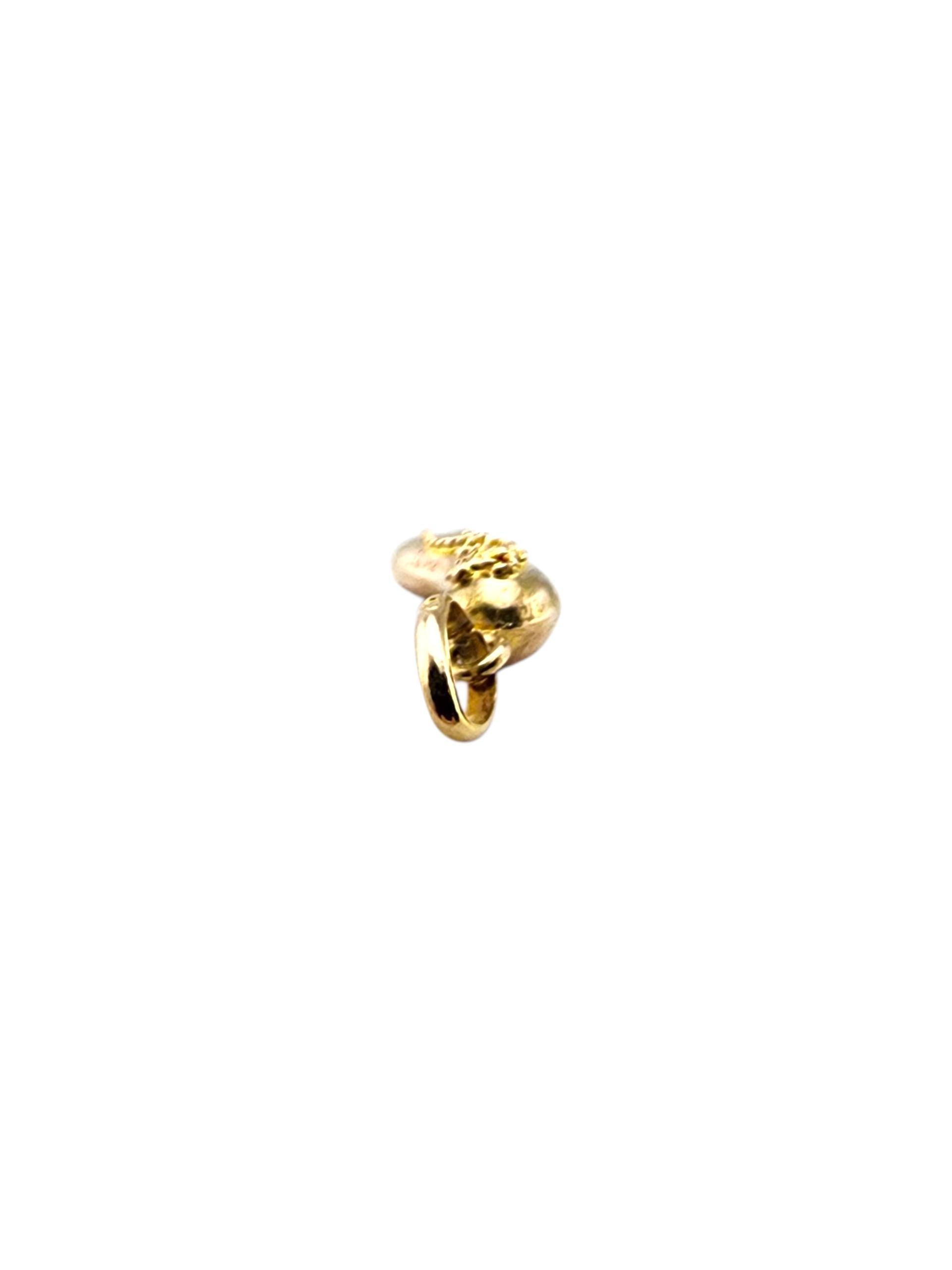 Pendentif en or jaune 14 carats en forme de corne italienne avec fleurs décoratives #23165 Pour femmes en vente