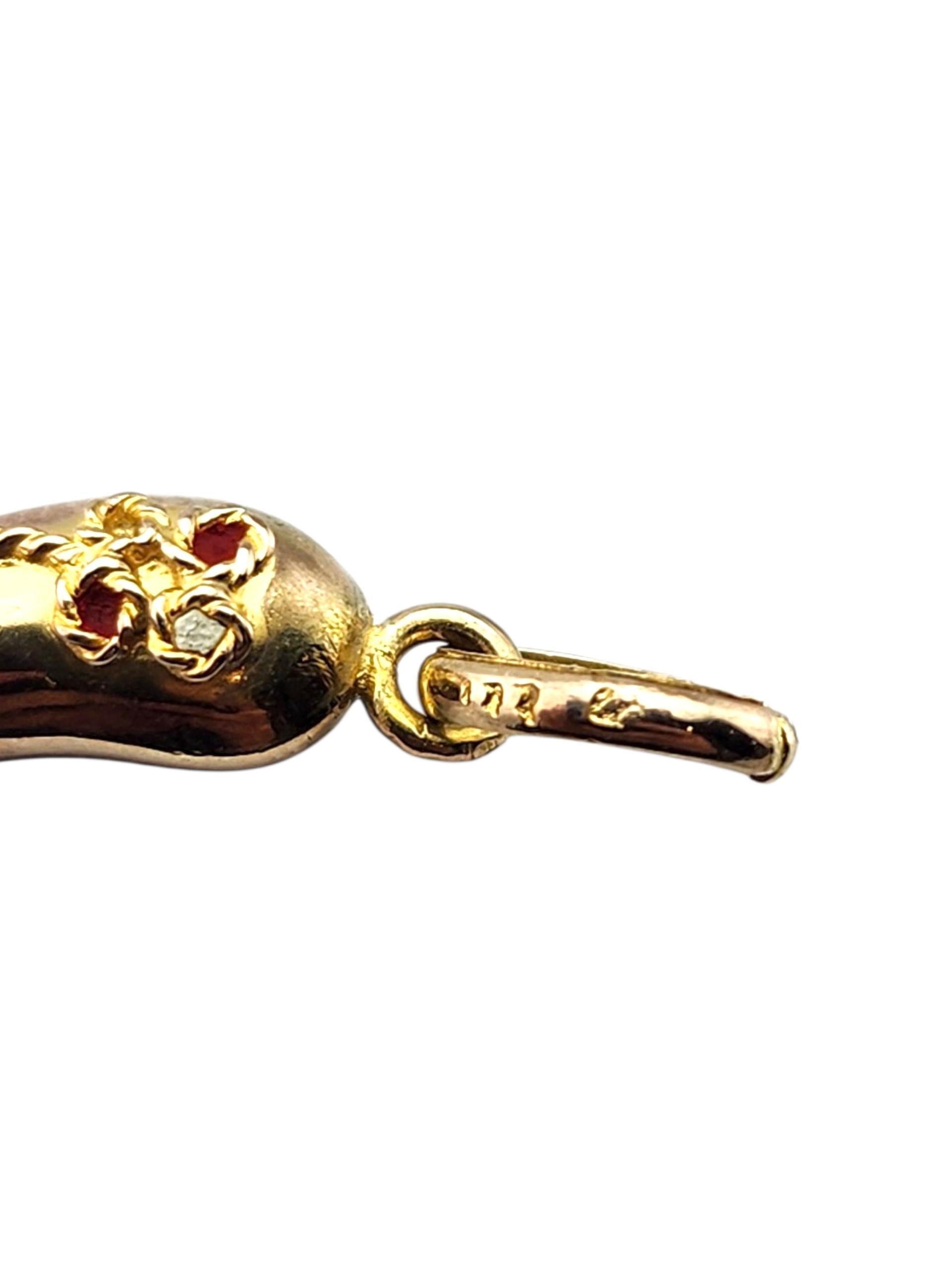 Pendentif en or jaune 14 carats en forme de corne italienne avec fleurs décoratives #23165 en vente 2