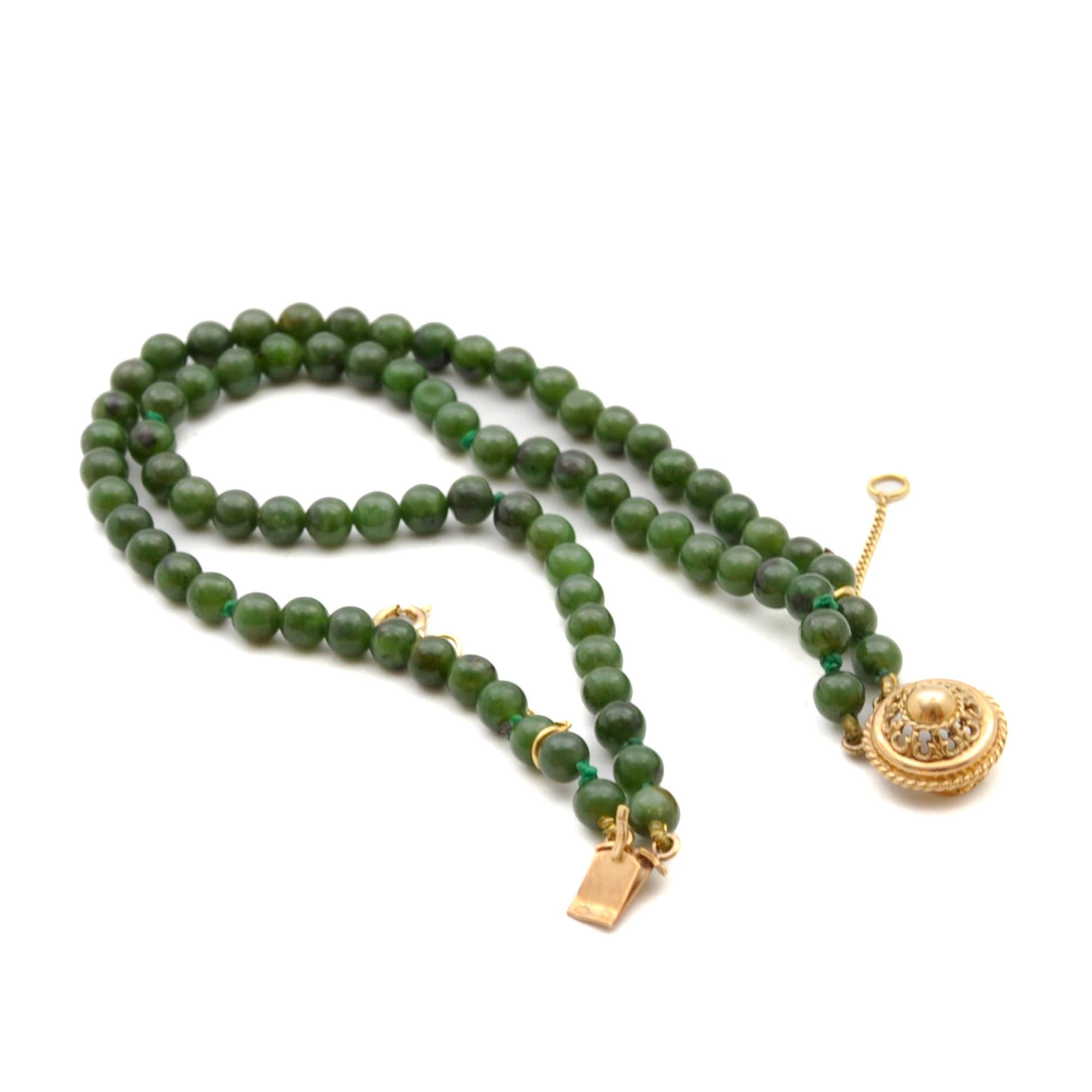 Women's or Men's 14 Karat Yellow Gold Jade Beaded Bracelet For Sale