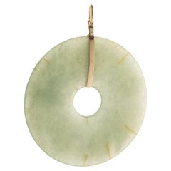 14 Karat Yellow Gold Jade Circle Pendant