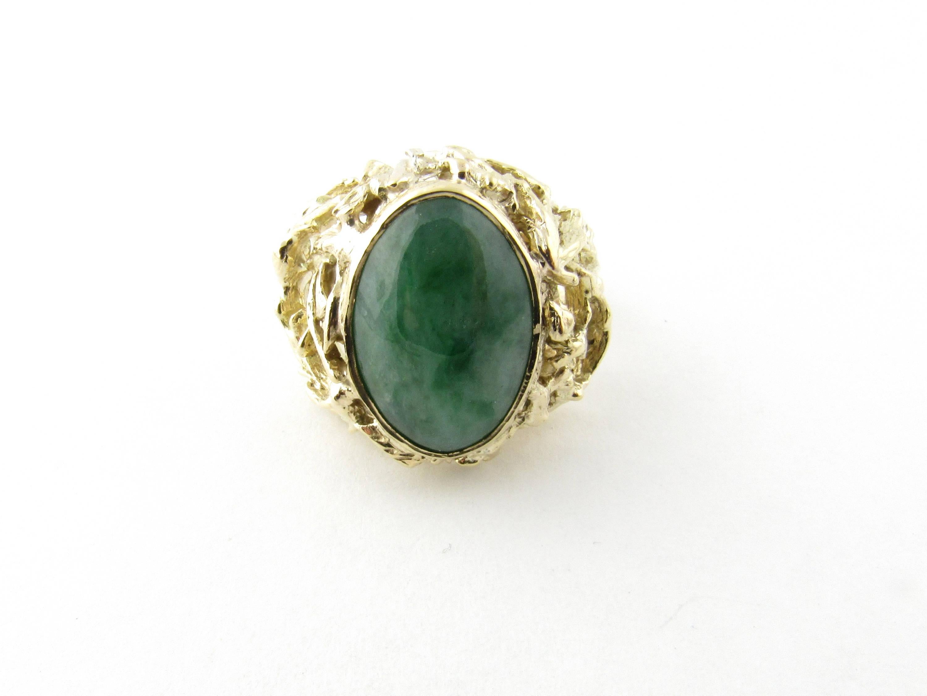 14 Karat Yellow Gold Genuine Jade Ring In Excellent Condition In Washington Depot, CT