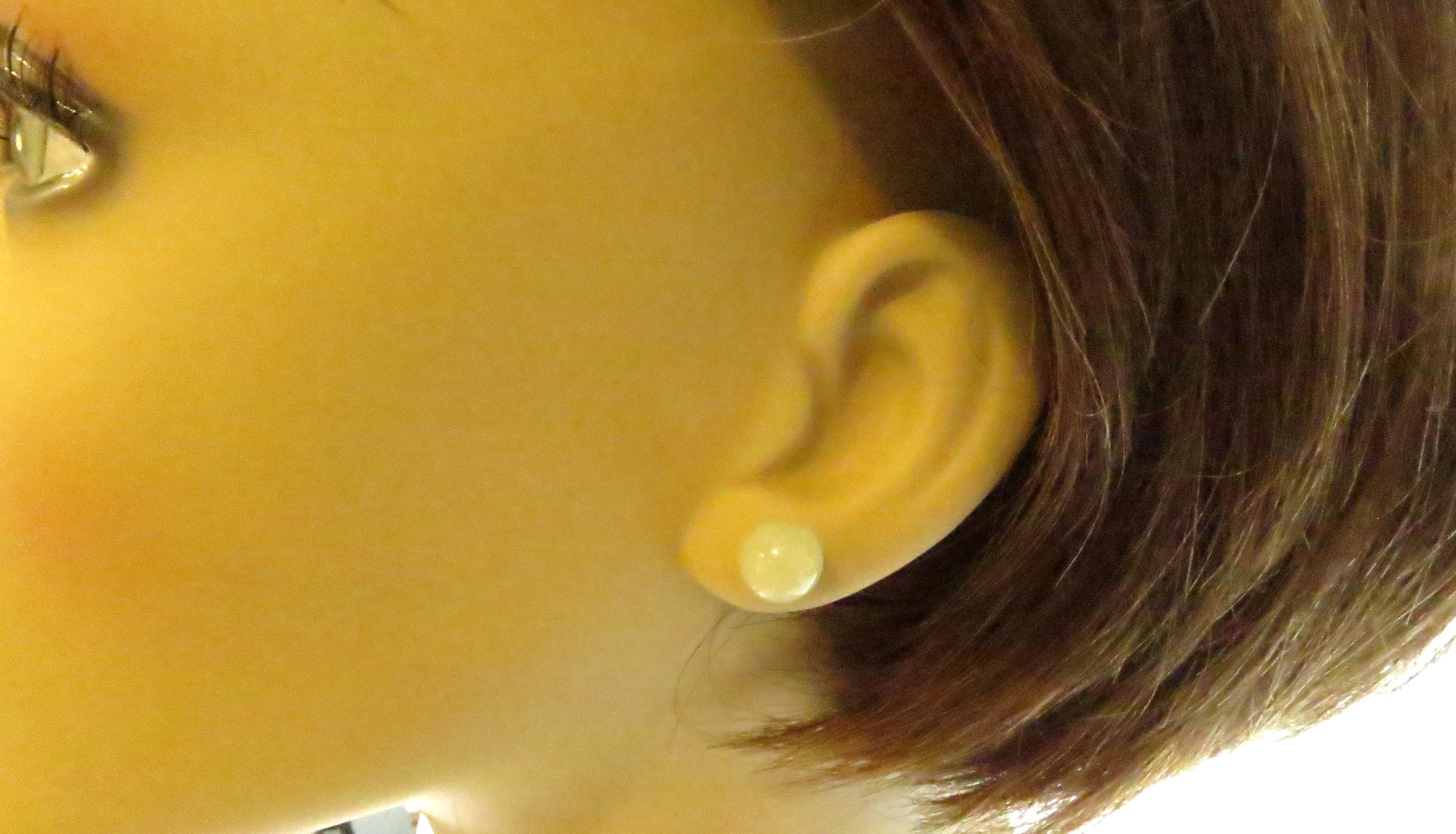 14 Karat Yellow Gold Jade Stud Earrings 3