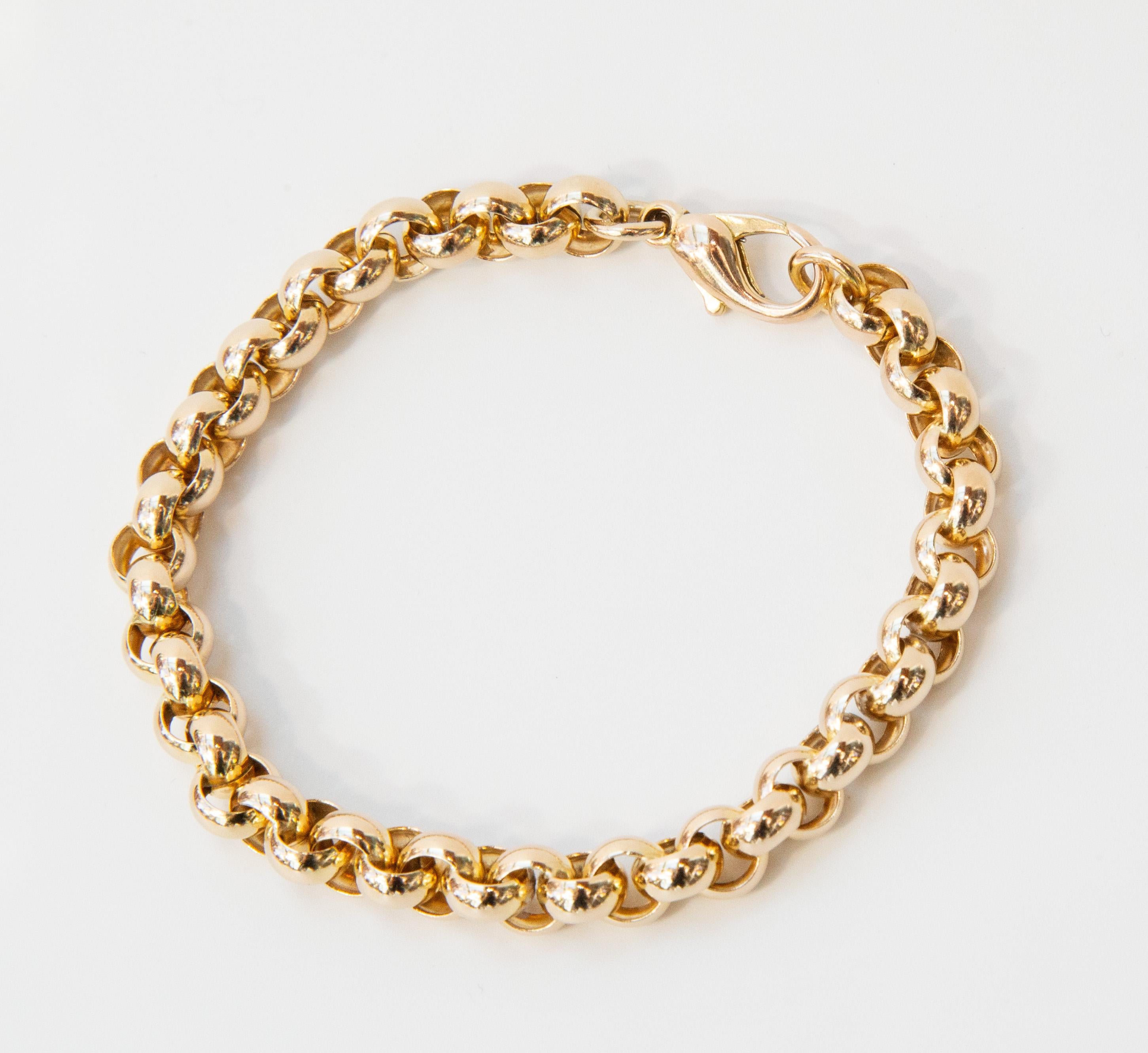 A vintage jasseron link/chain bracelet crafted from 14 karat yellow gold.  The bracelet closes with a lobster claw clasp. The clasp closes tightly and it is fully functional. The closure of the bracelet is marked with 585 that stands for 14 karat